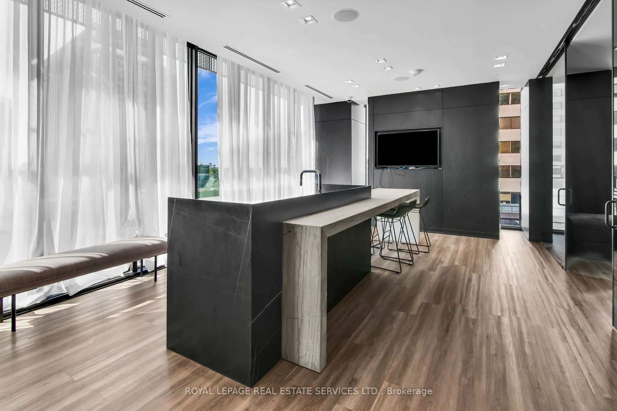 8 Eglinton Avenue E, #4008