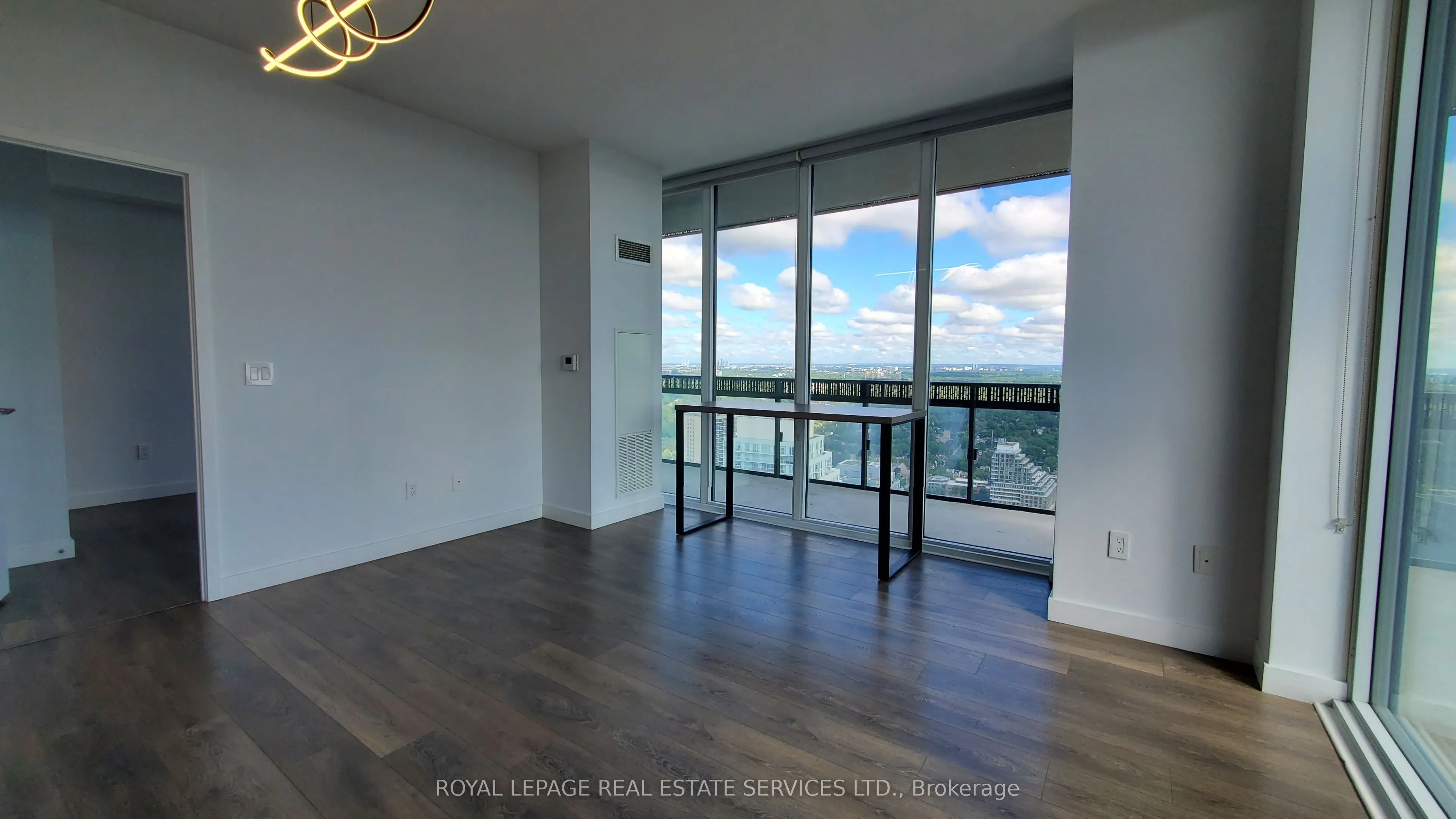 8 Eglinton Avenue E, #4008