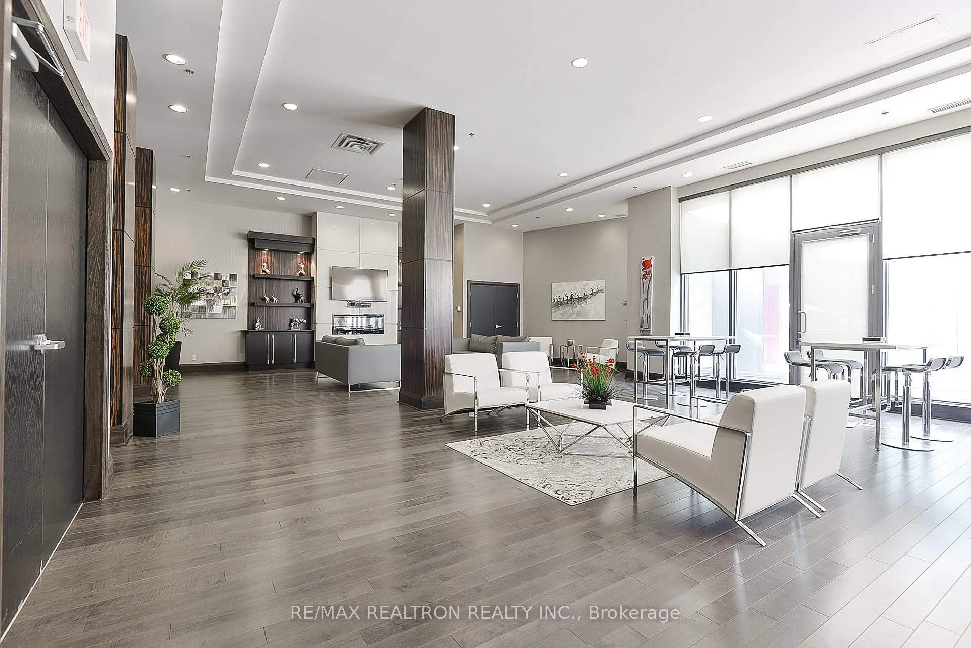 25 Lower Simcoe Street, #1718