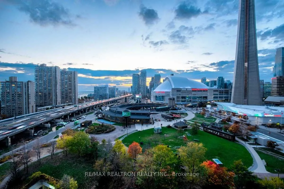 25 Lower Simcoe Street, #1718