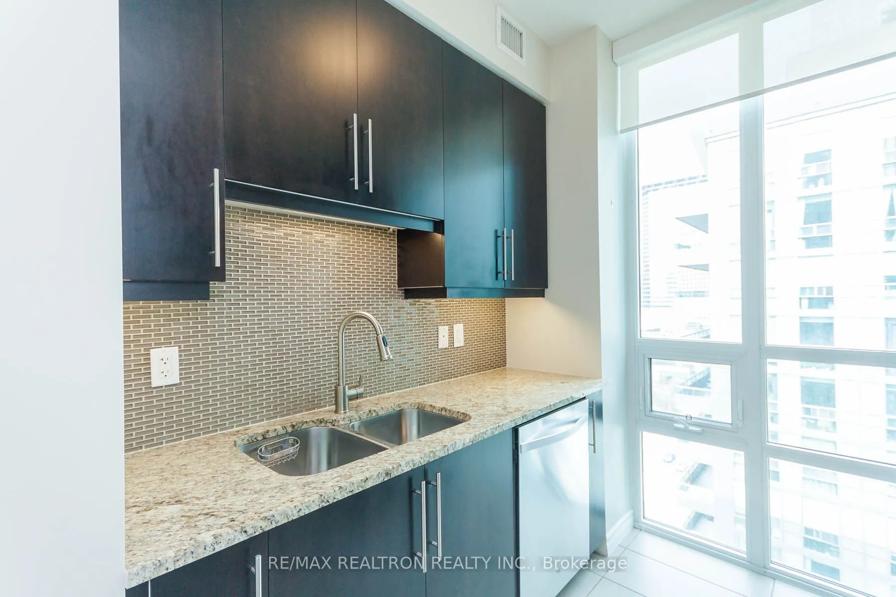 25 Lower Simcoe Street, #1718