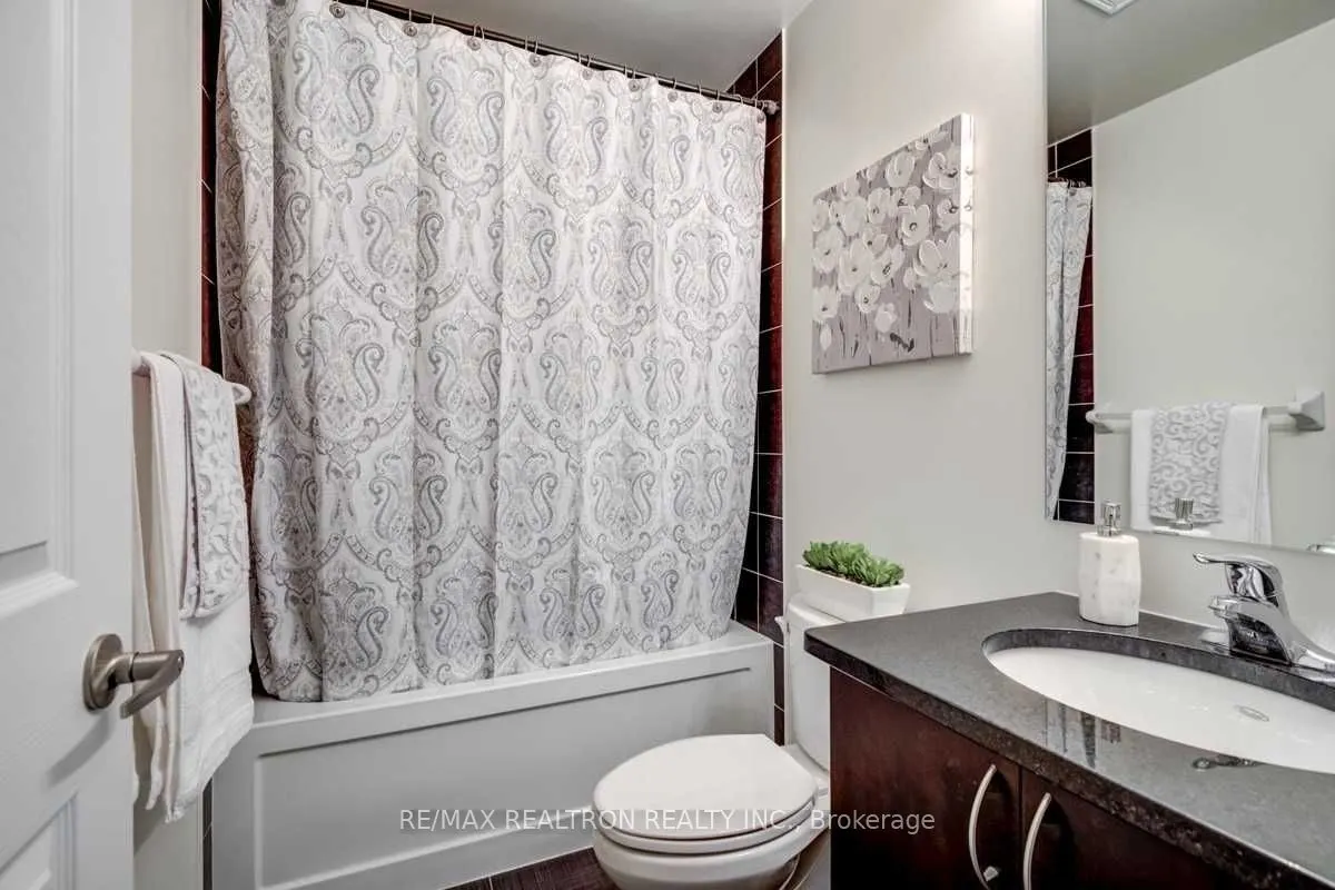 25 Lower Simcoe Street, #1718