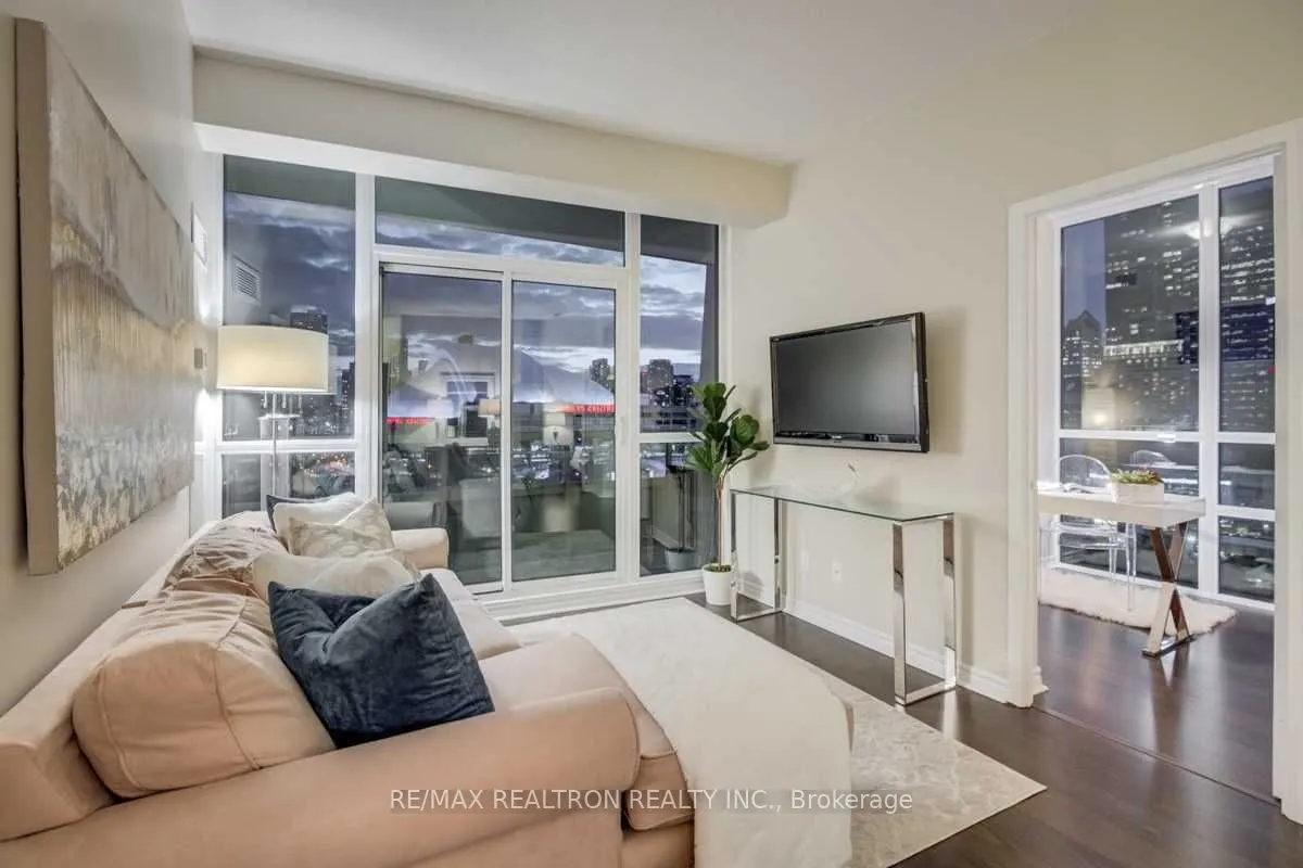 25 Lower Simcoe Street, #1718