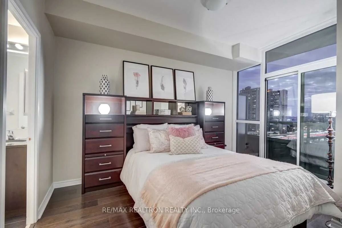 25 Lower Simcoe Street, #1718