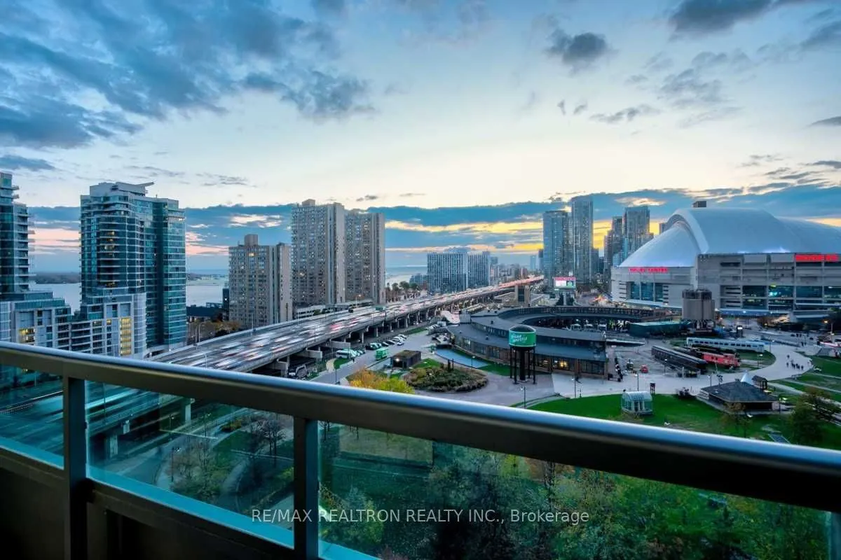 25 Lower Simcoe Street, #1718
