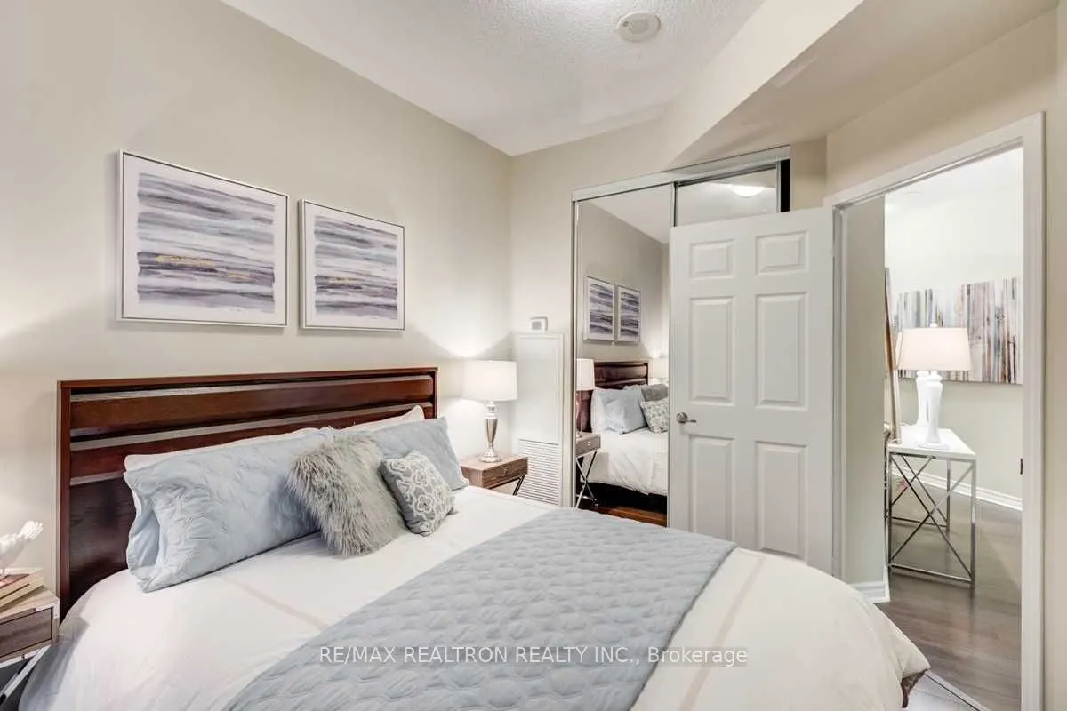 25 Lower Simcoe Street, #1718