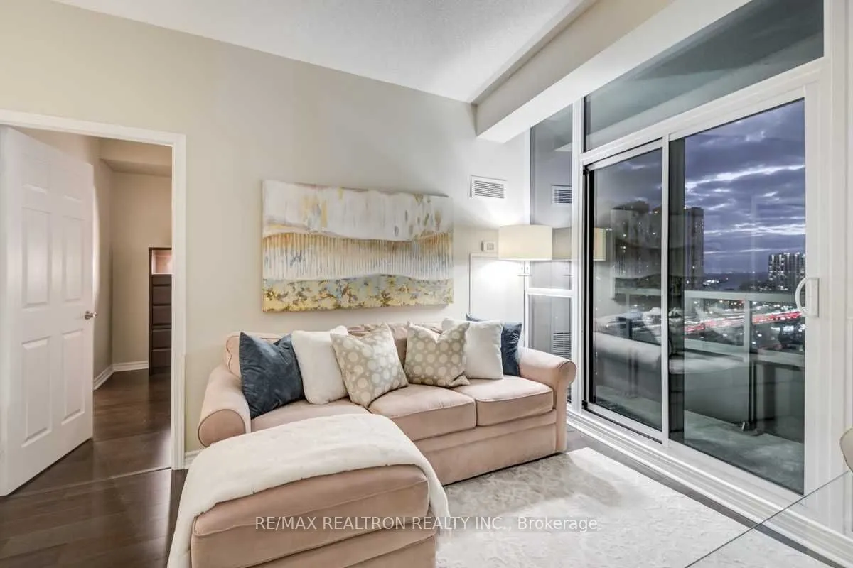 25 Lower Simcoe Street, #1718