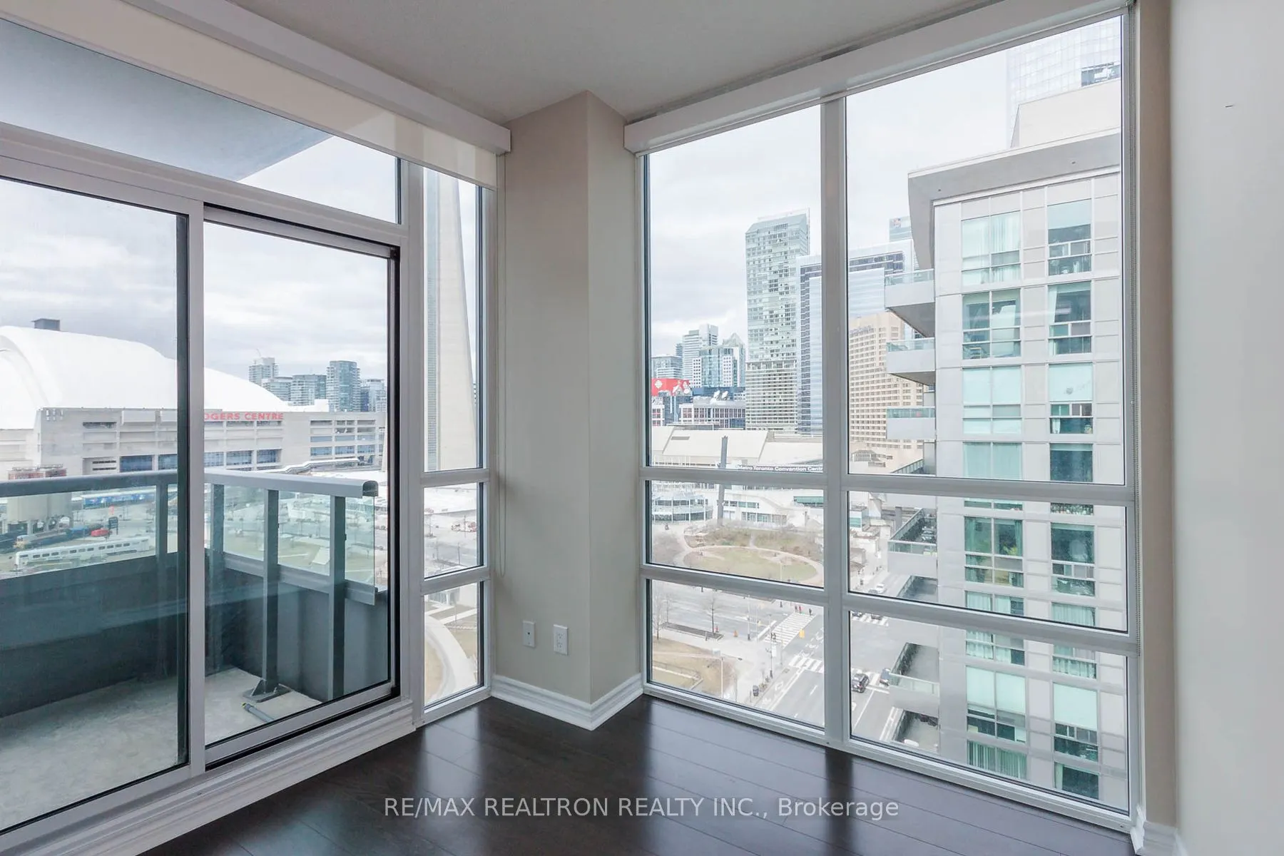 25 Lower Simcoe Street, #1718