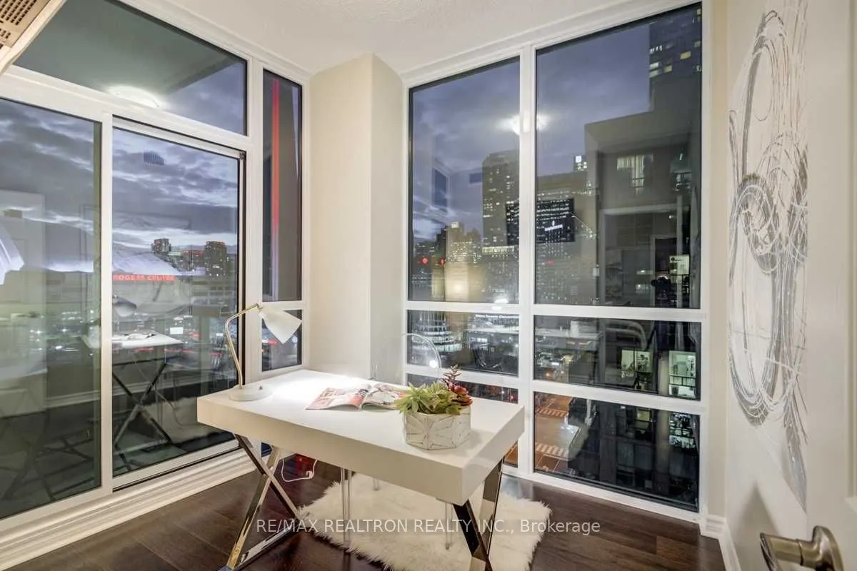 25 Lower Simcoe Street, #1718