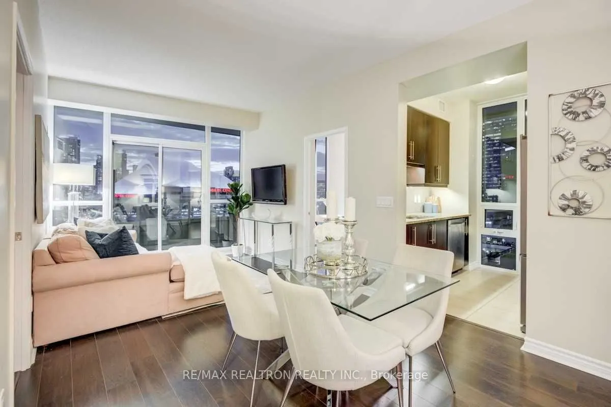 25 Lower Simcoe Street, #1718