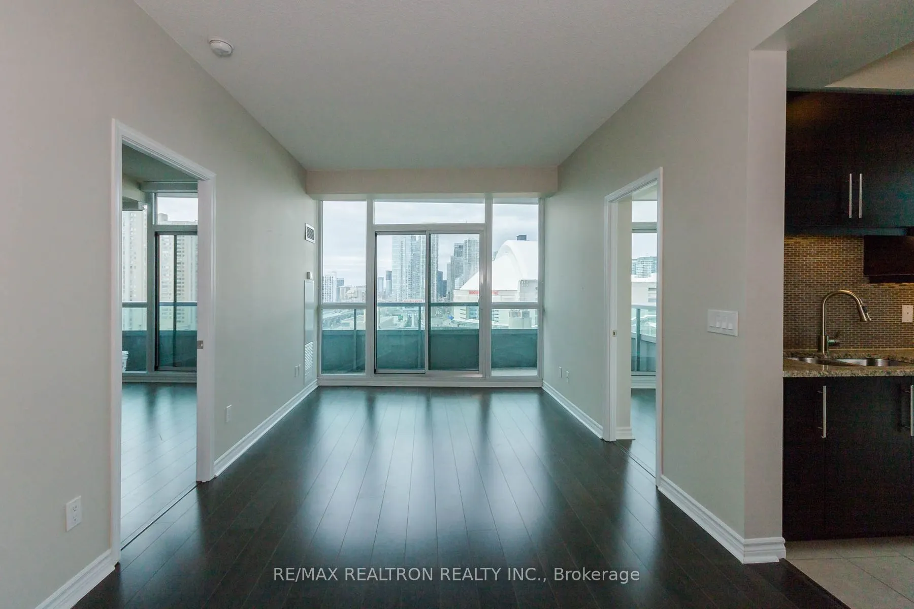 25 Lower Simcoe Street, #1718