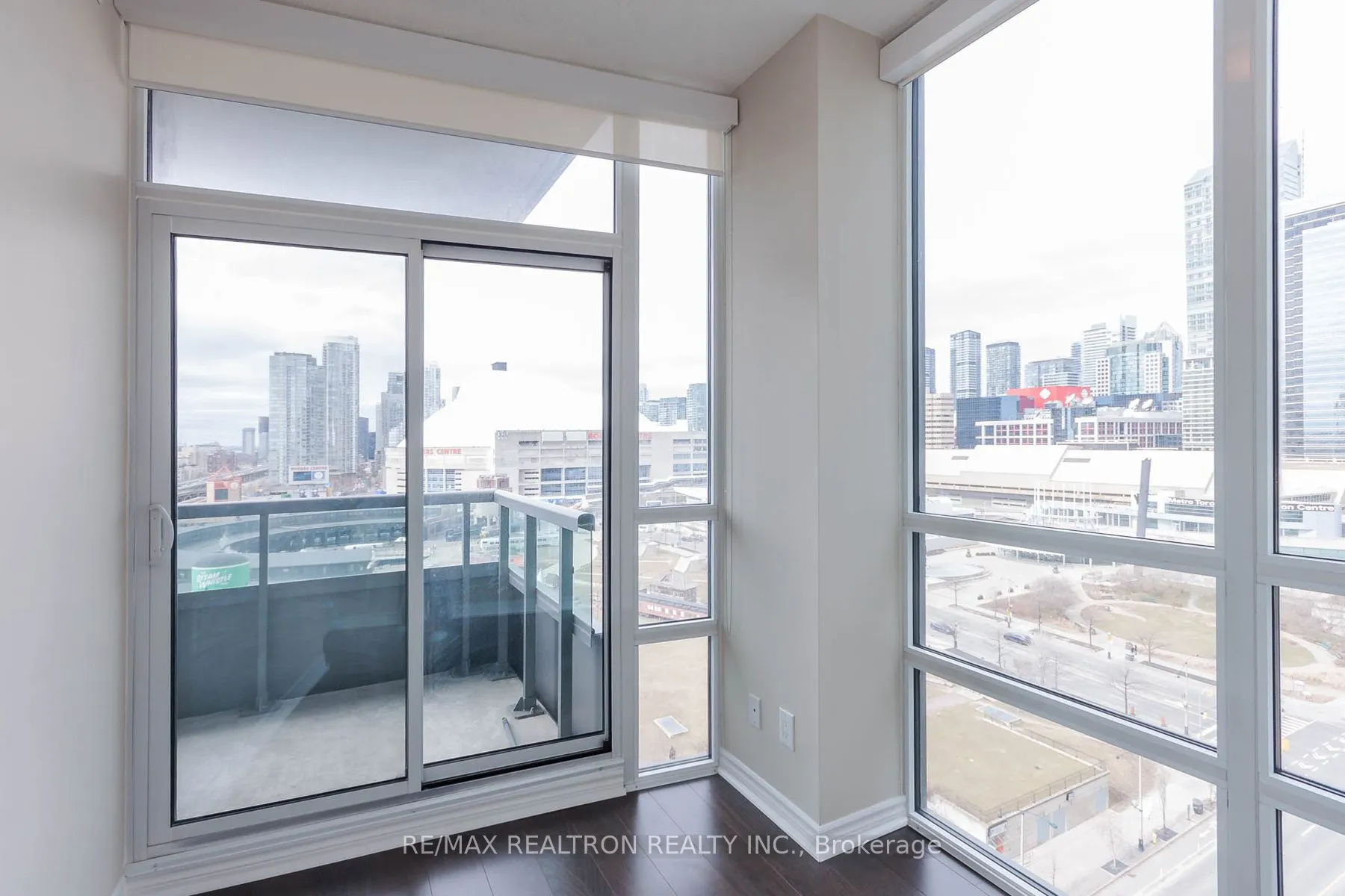 25 Lower Simcoe Street, #1718