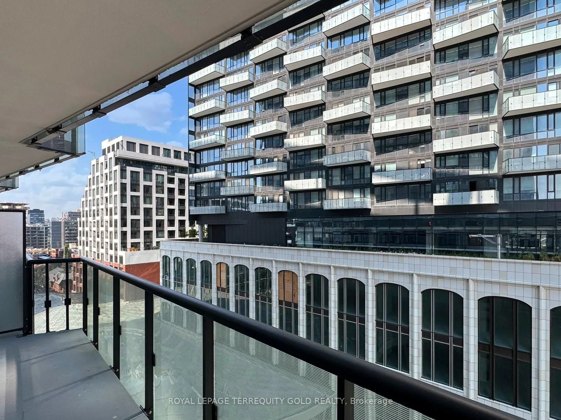480 Front Street W, #813