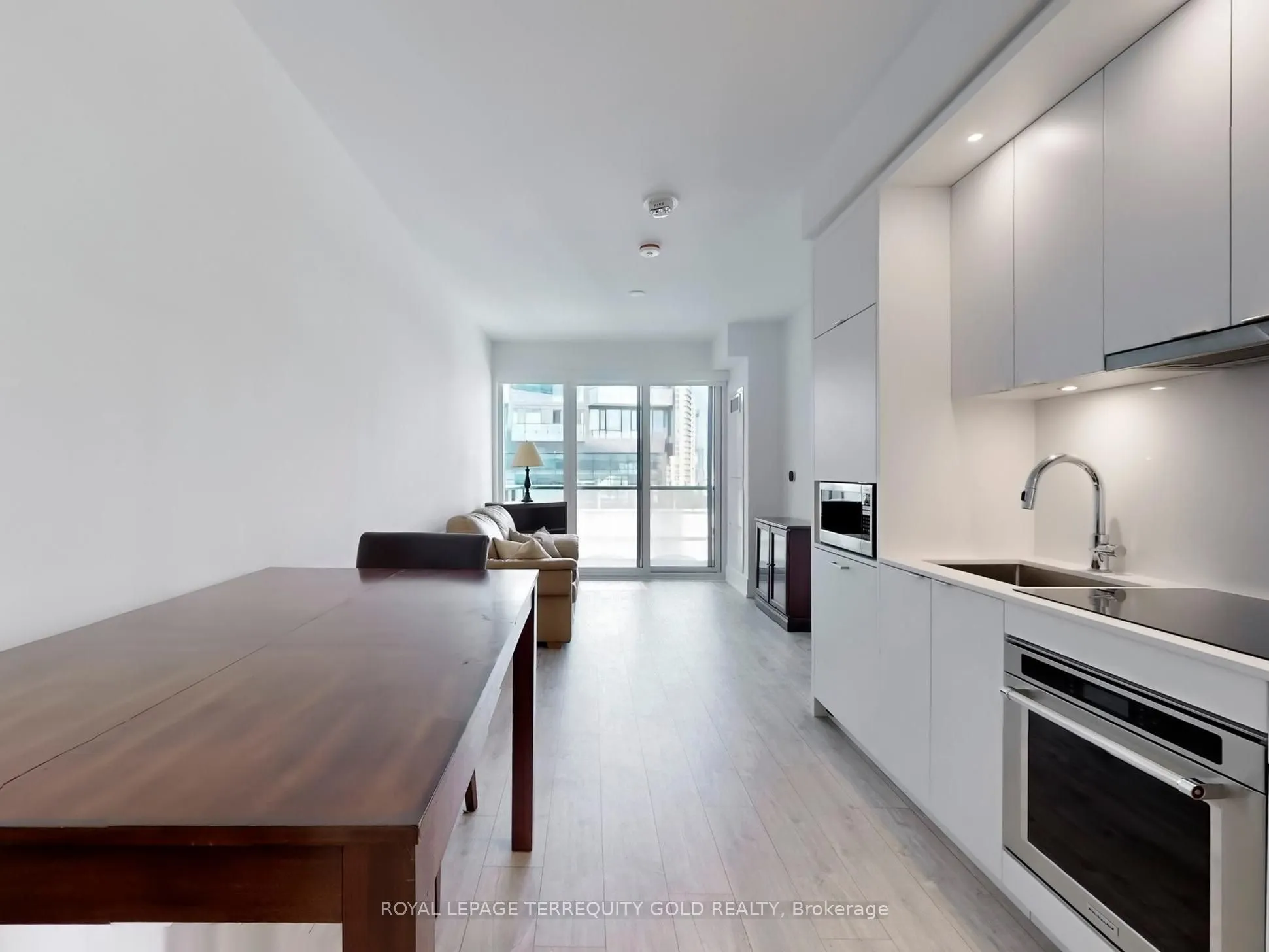 480 Front Street W, #813