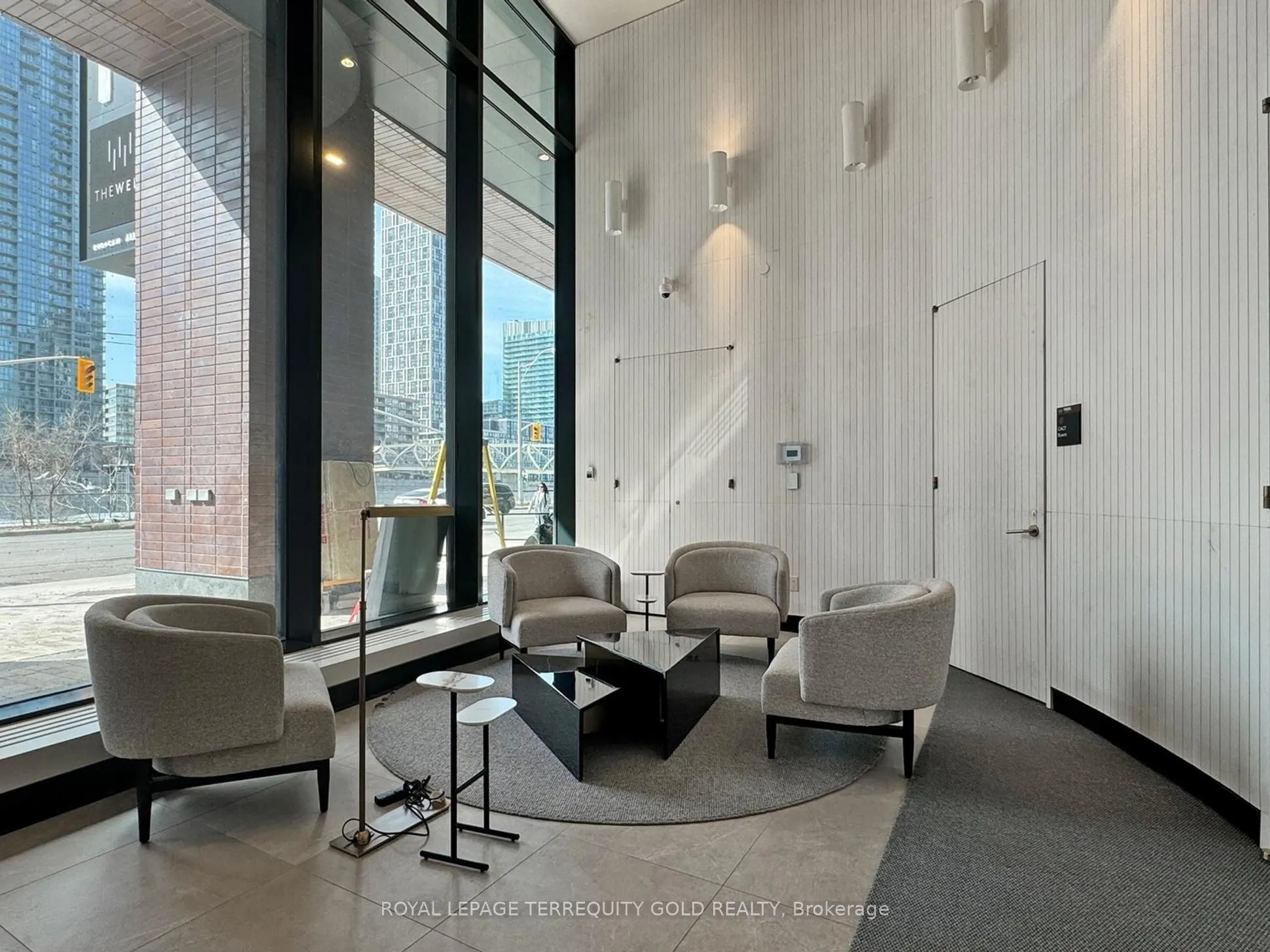 480 Front Street W, #813