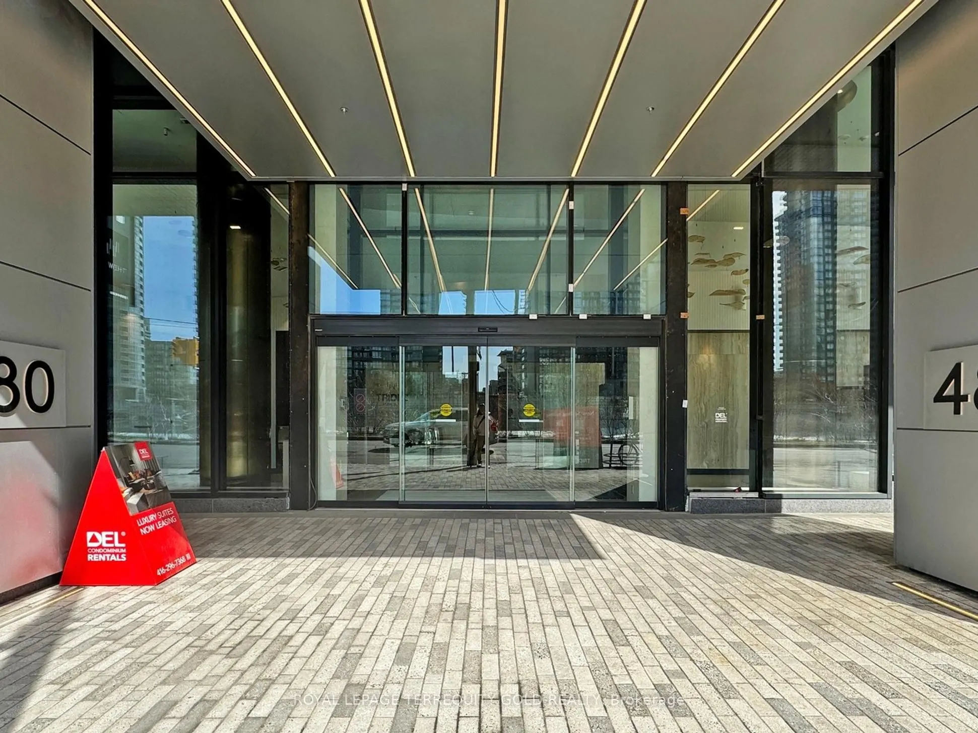480 Front Street W, #813