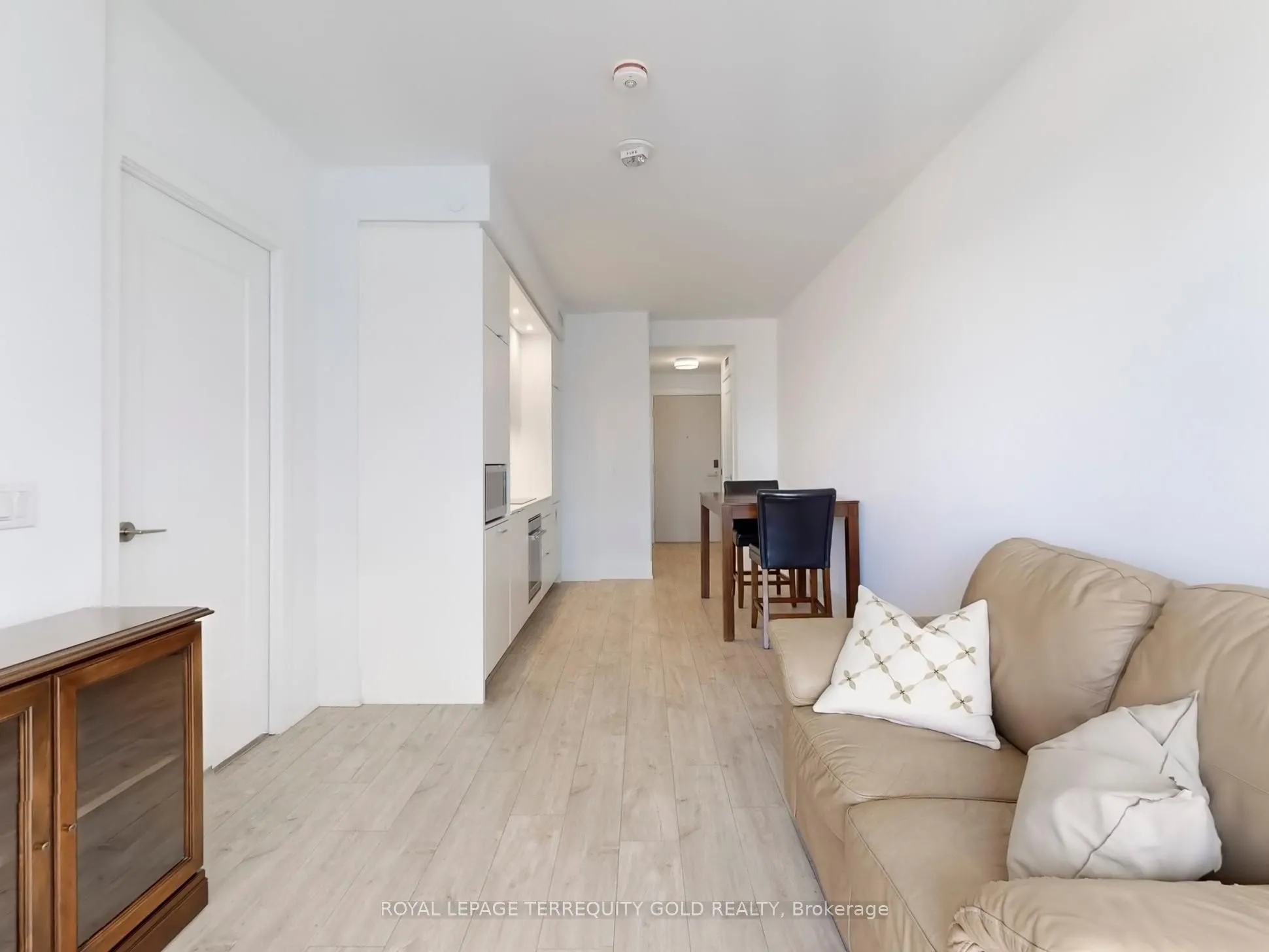 480 Front Street W, #813