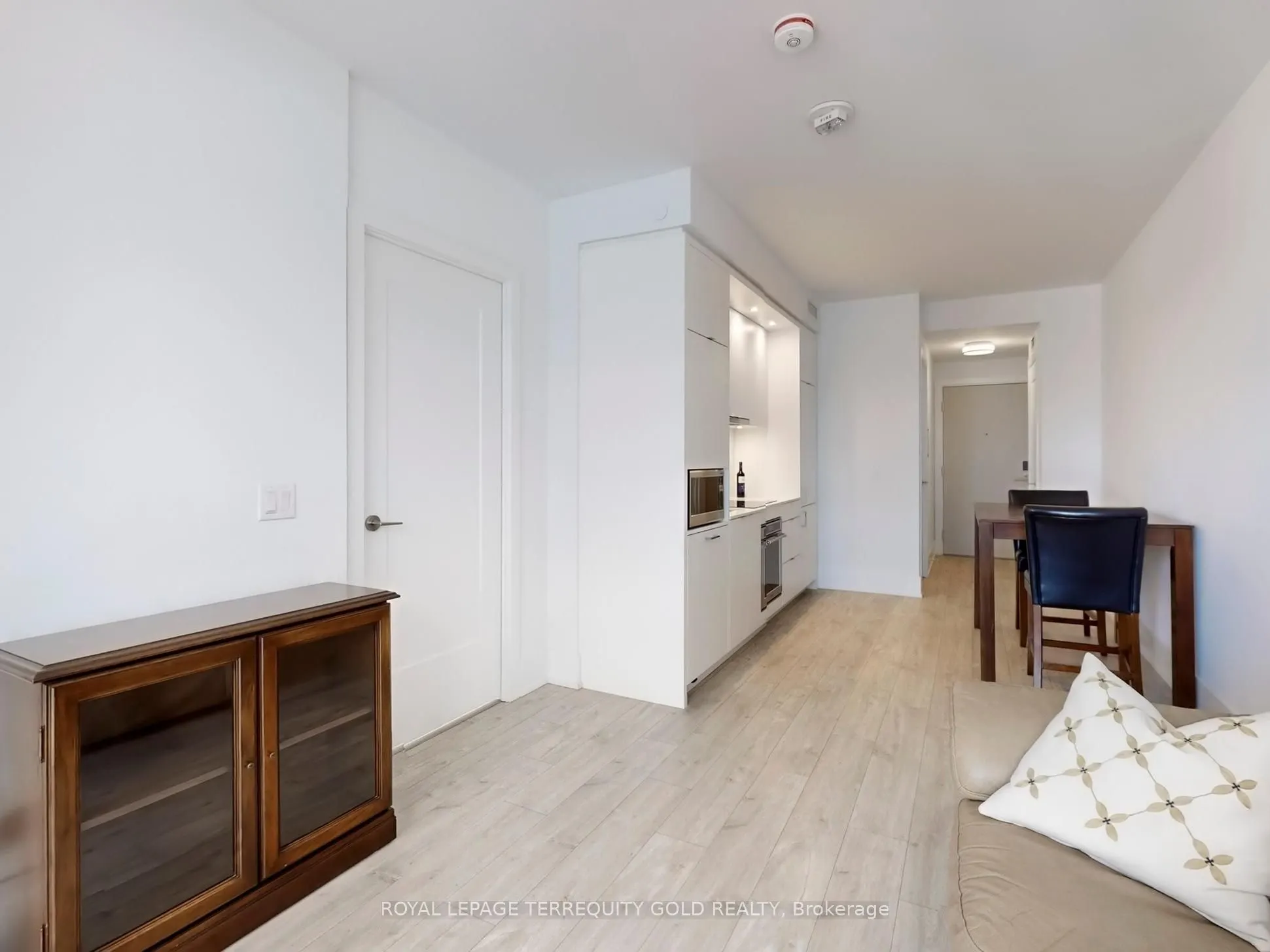 480 Front Street W, #813