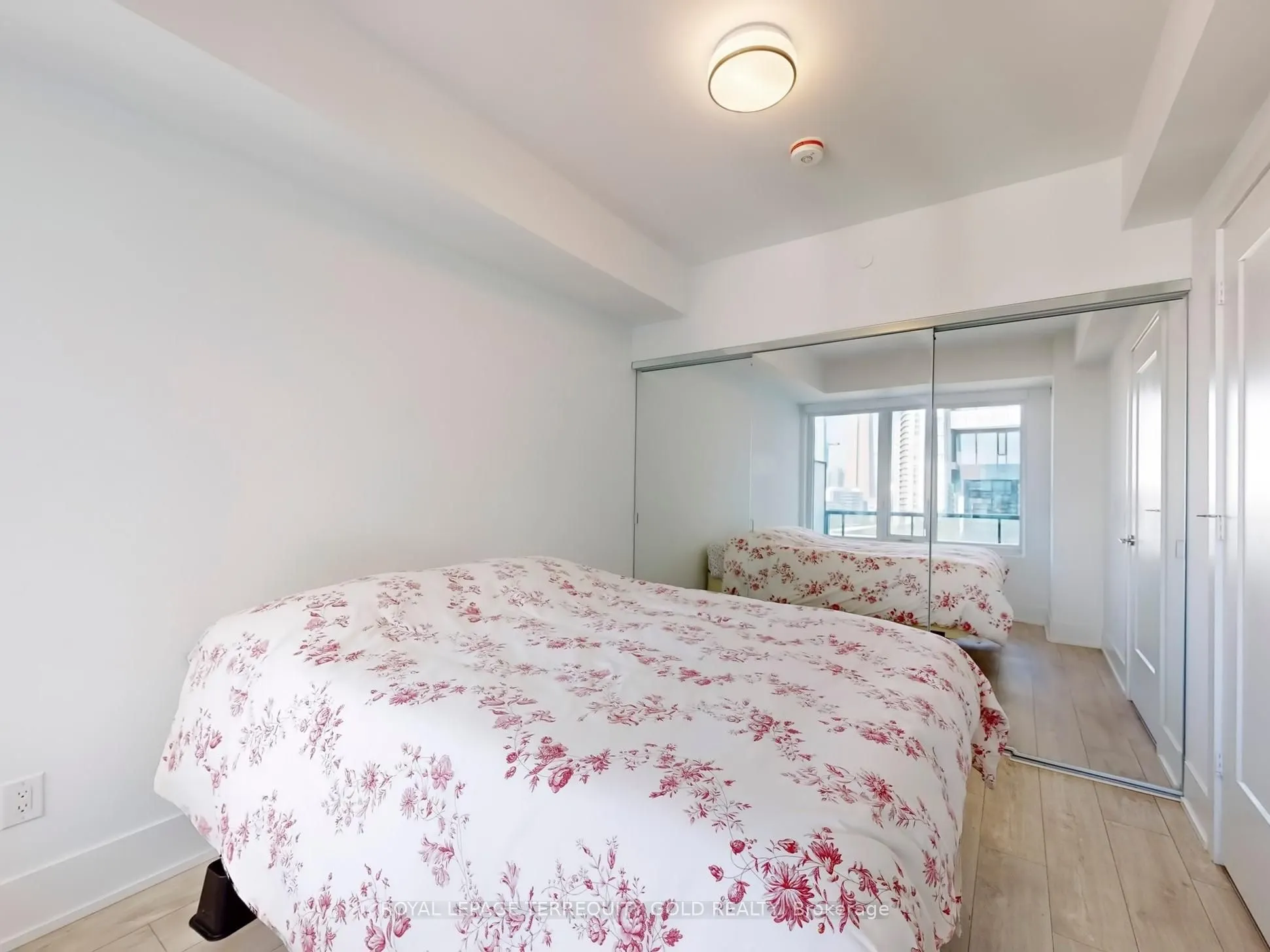 480 Front Street W, #813