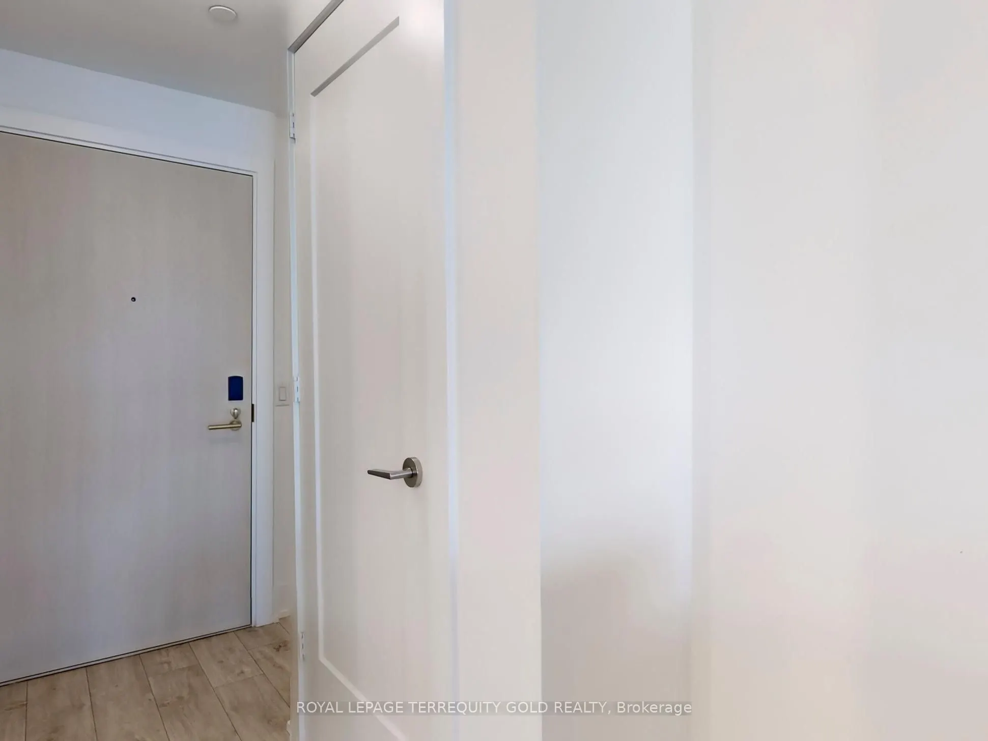 480 Front Street W, #813