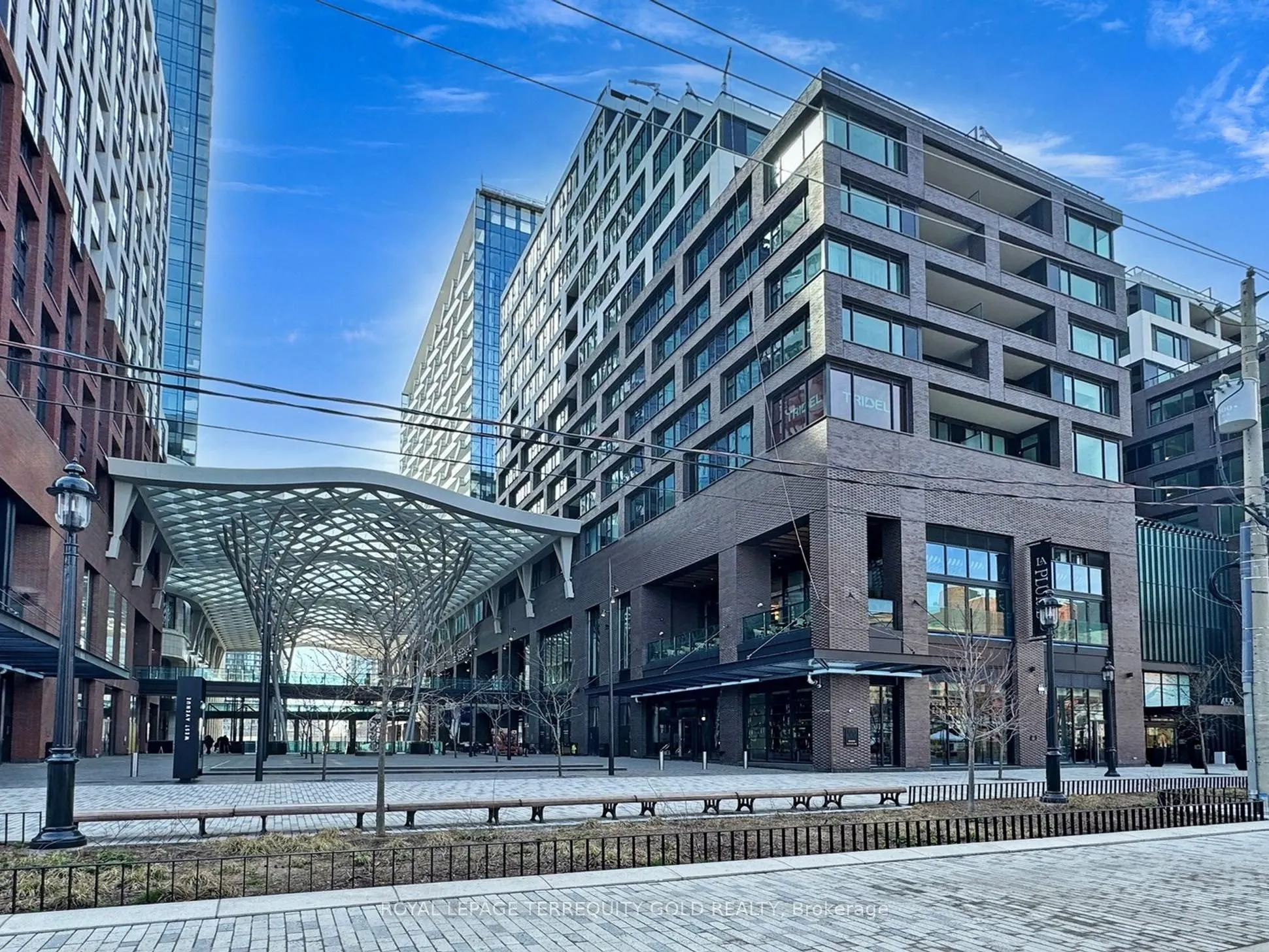480 Front Street W, #813
