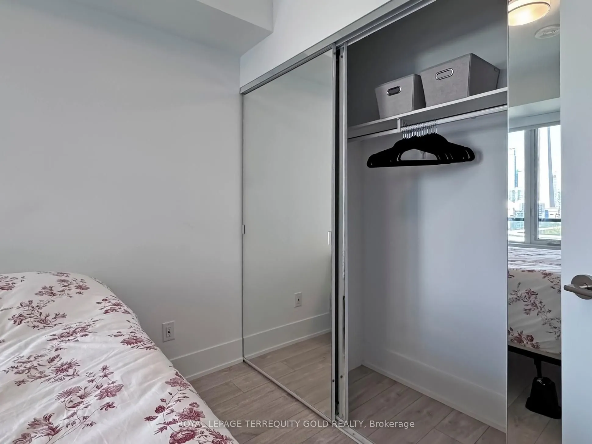 480 Front Street W, #813
