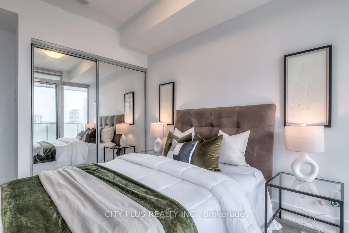 200 BLOOR Street W, #1307