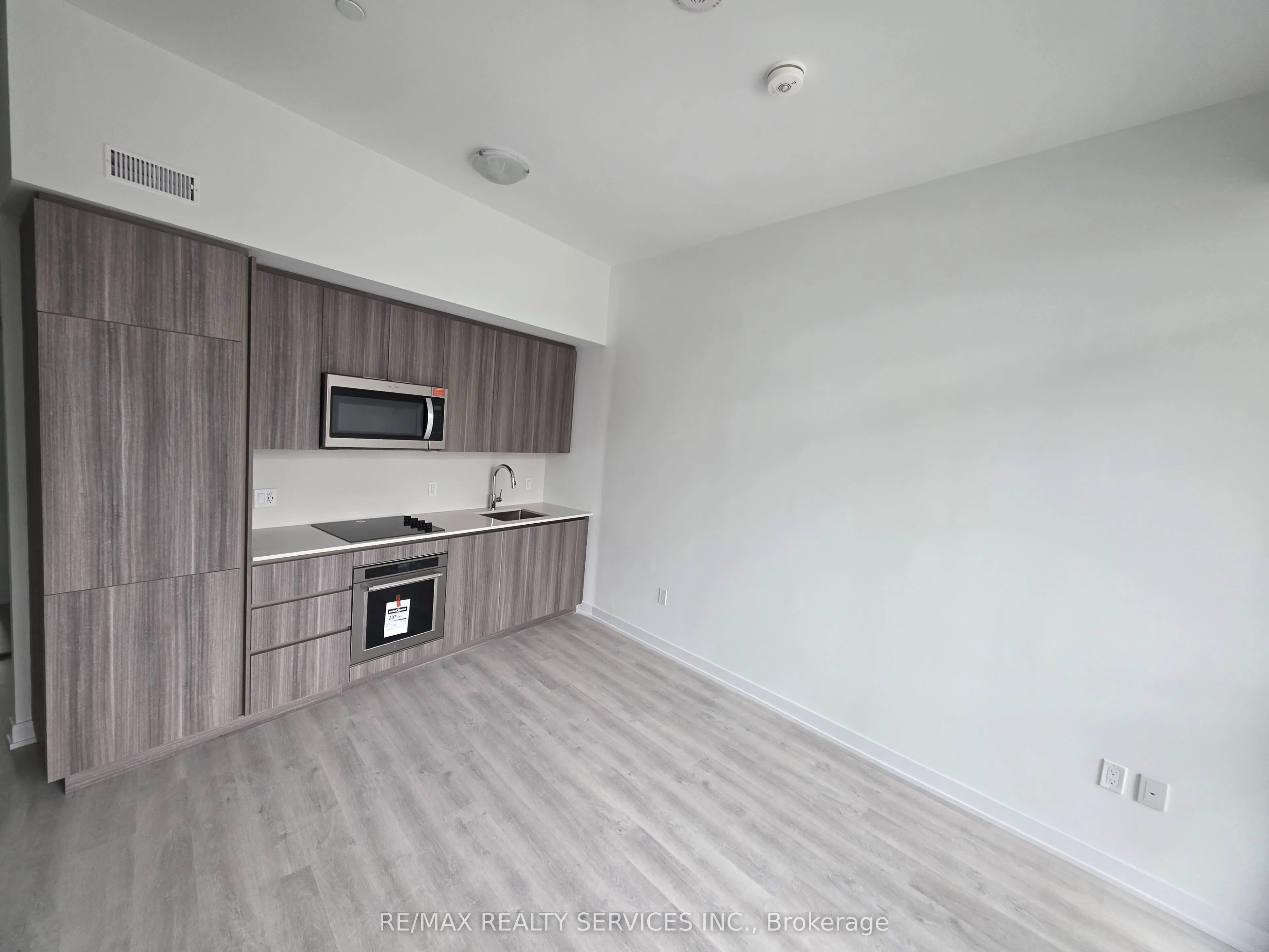 15 Richardson Street, #1