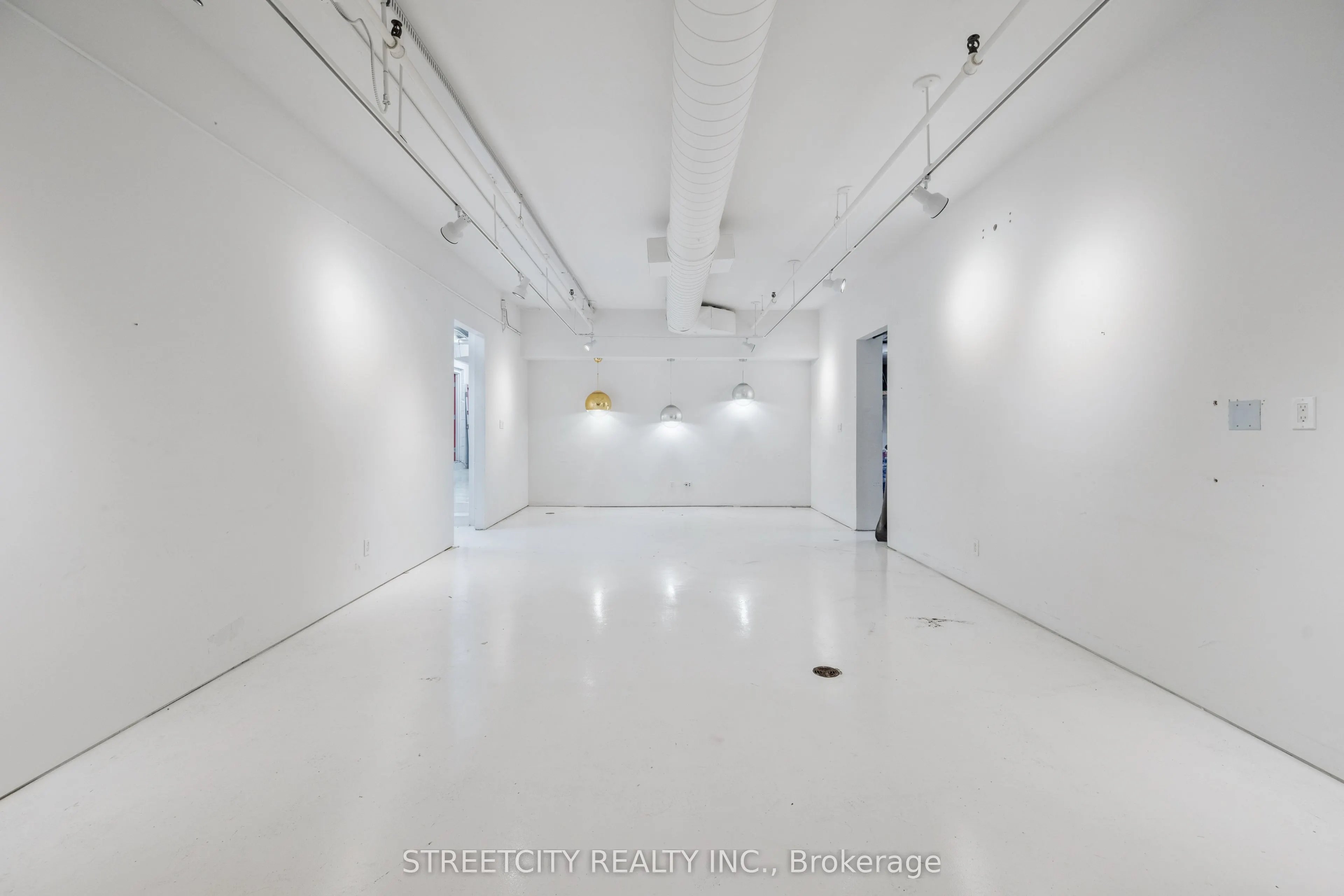 837 Dundas Street W