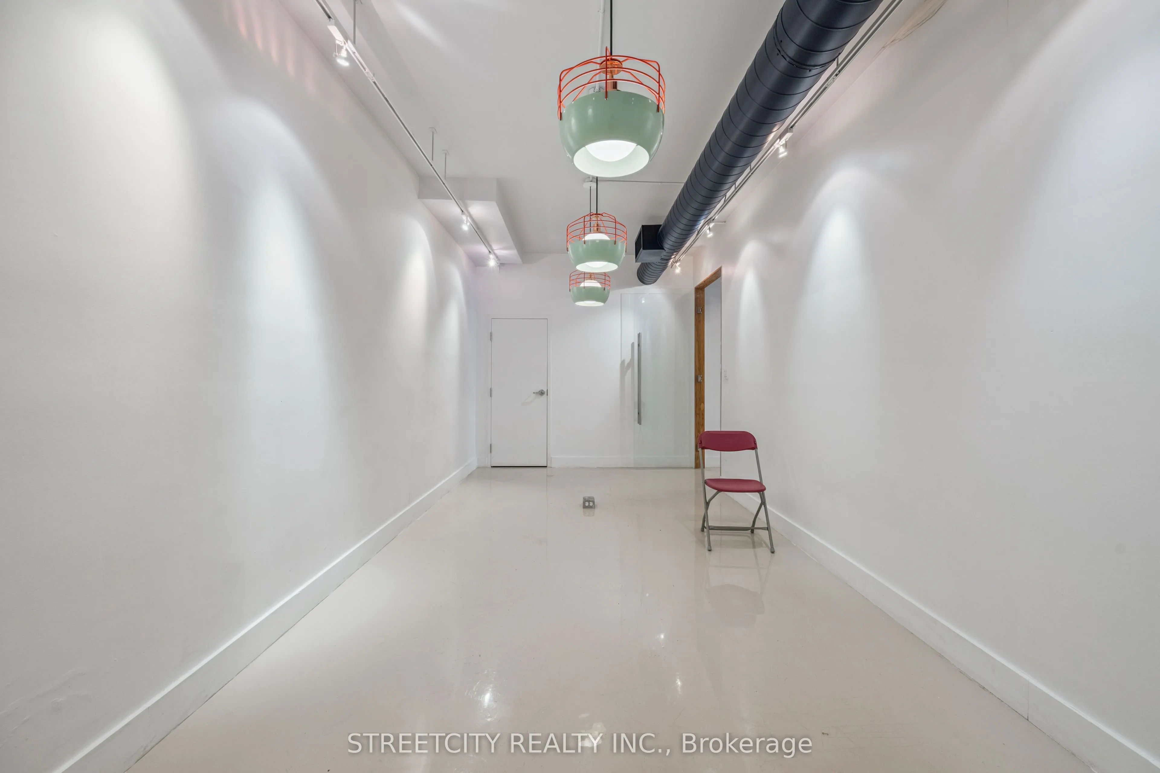 837 Dundas Street W