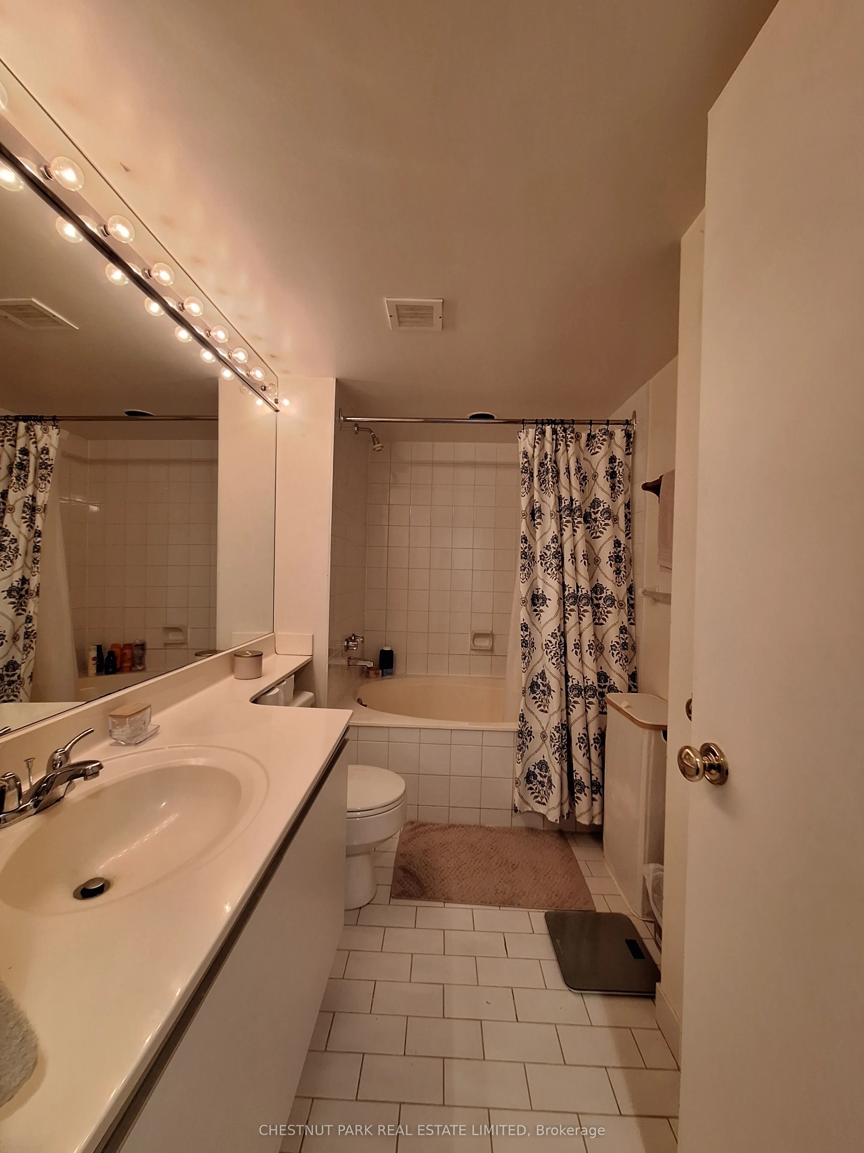 25 Maitland Street, #802