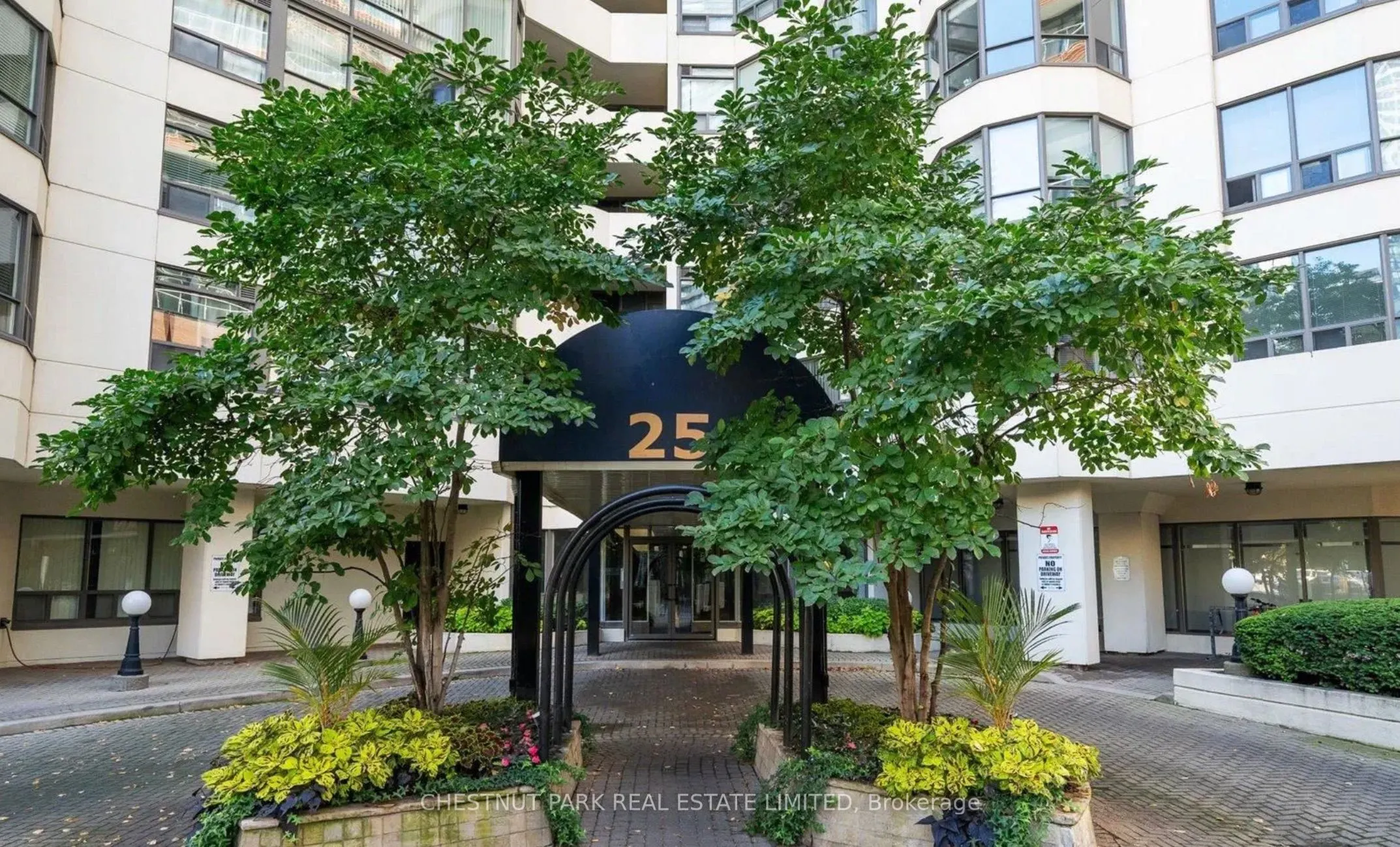 25 Maitland Street, #802