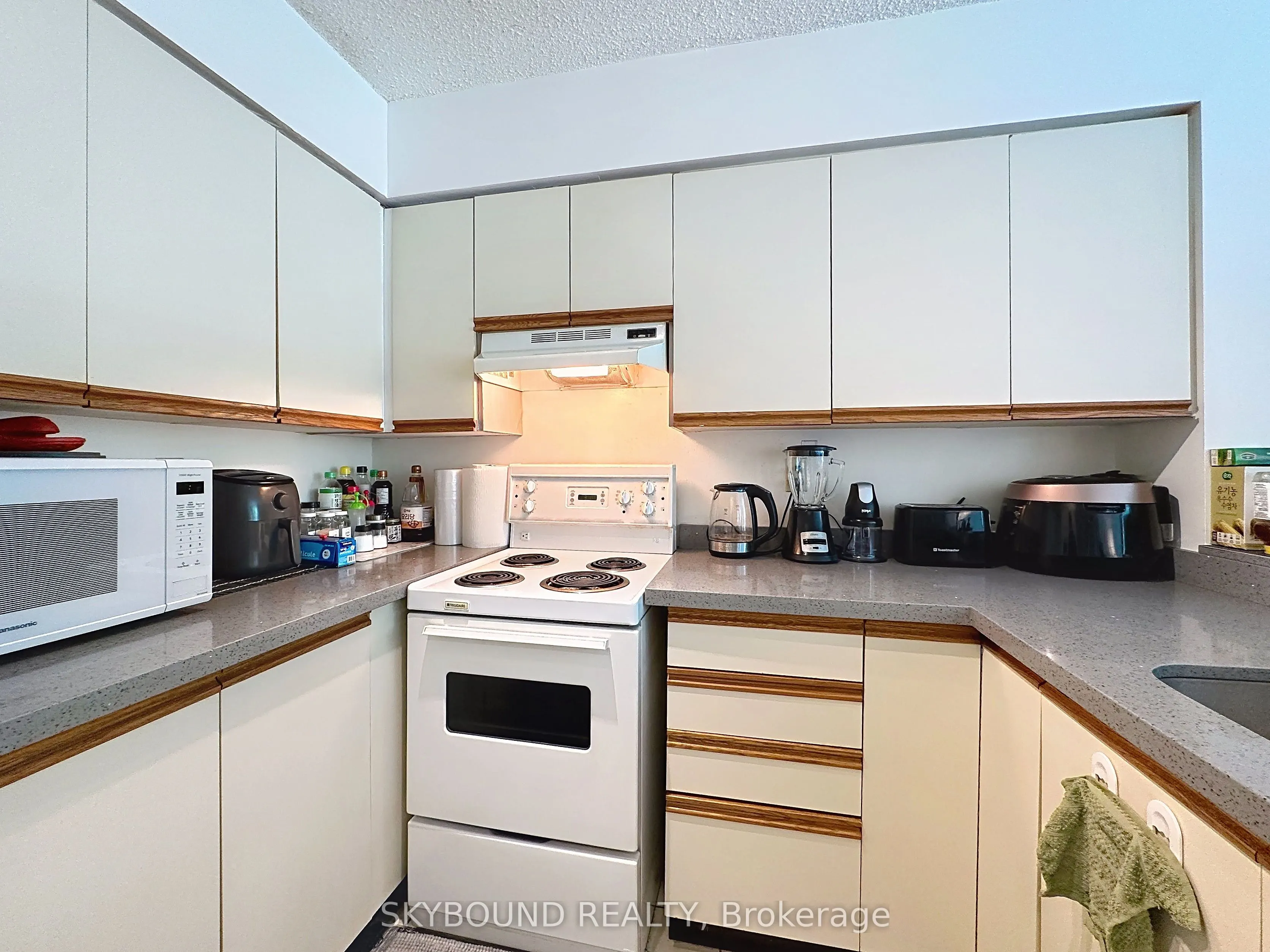 95 Prince Arthur Avenue, ##224