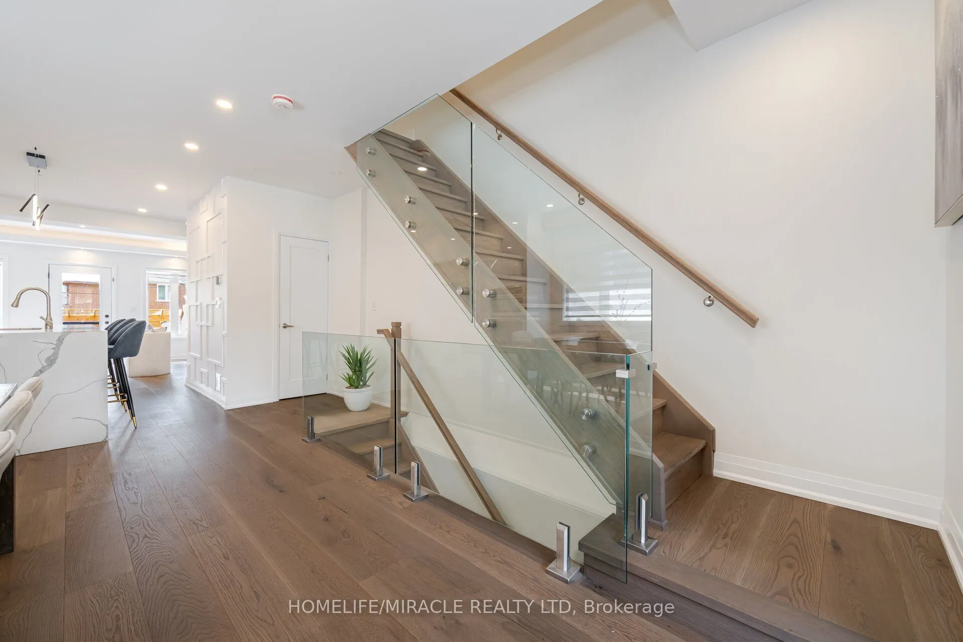 388 Oakwood Avenue
