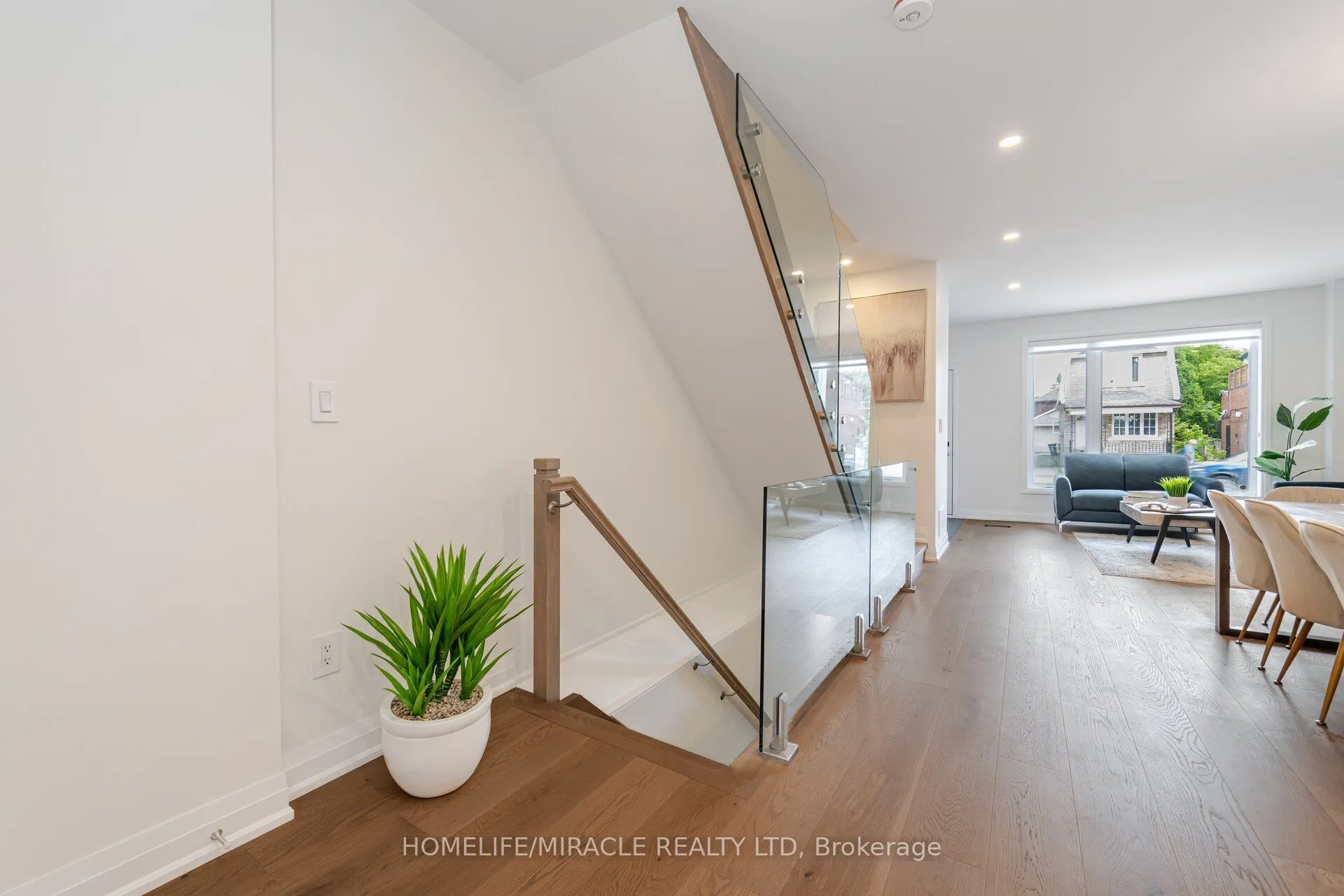 388 Oakwood Avenue