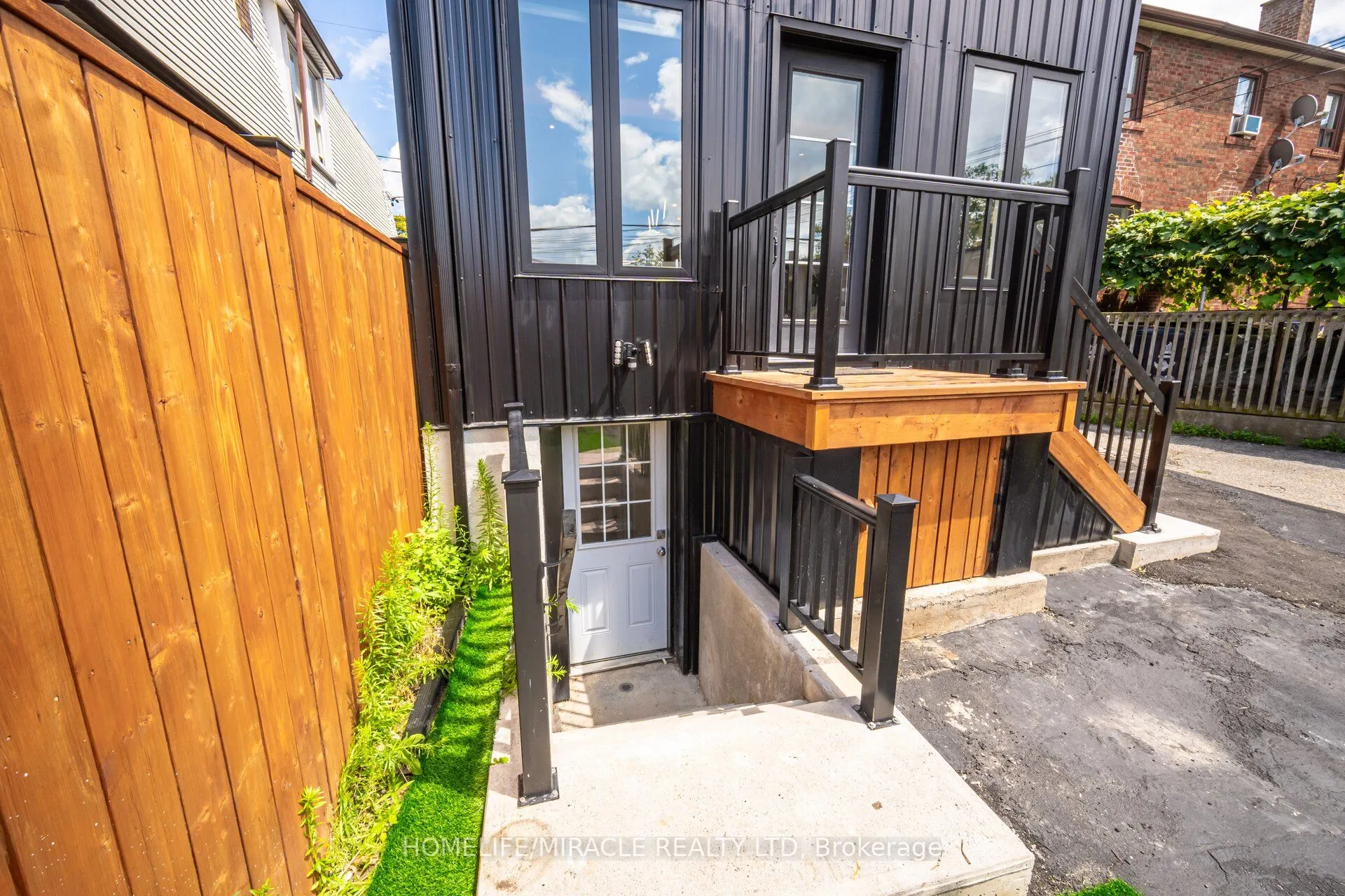 388 Oakwood Avenue