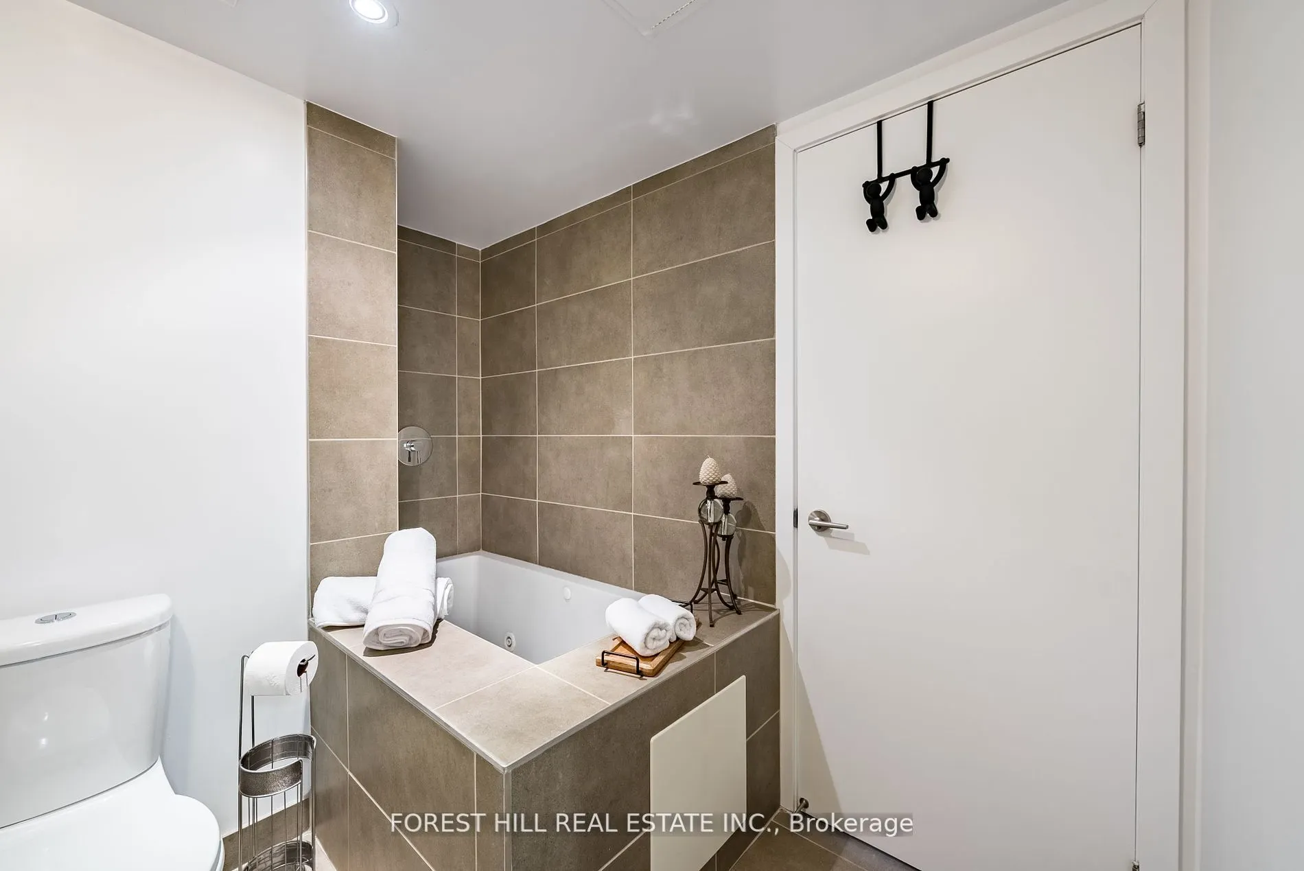 508 Wellingston Street, #802