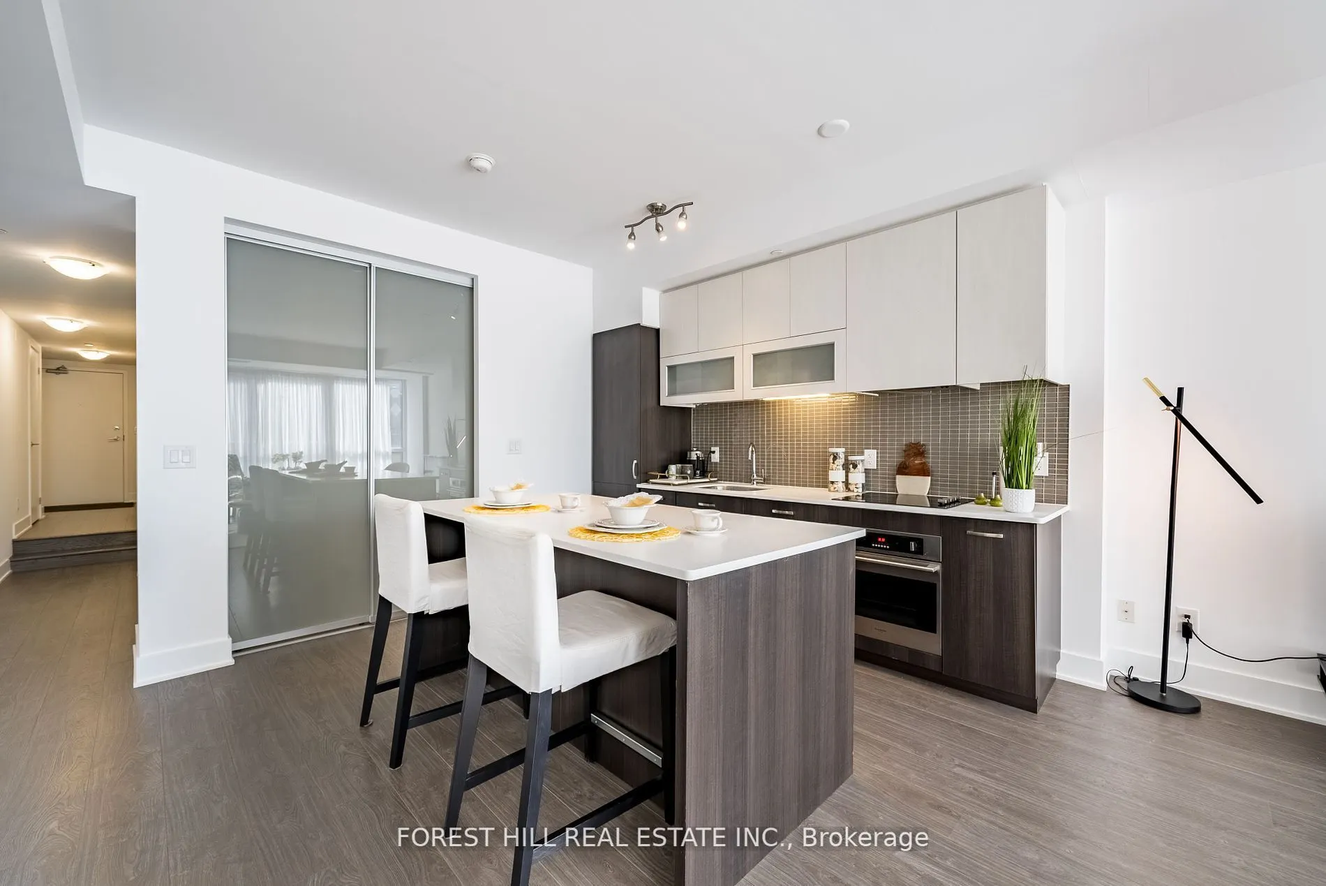 508 Wellingston Street, #802