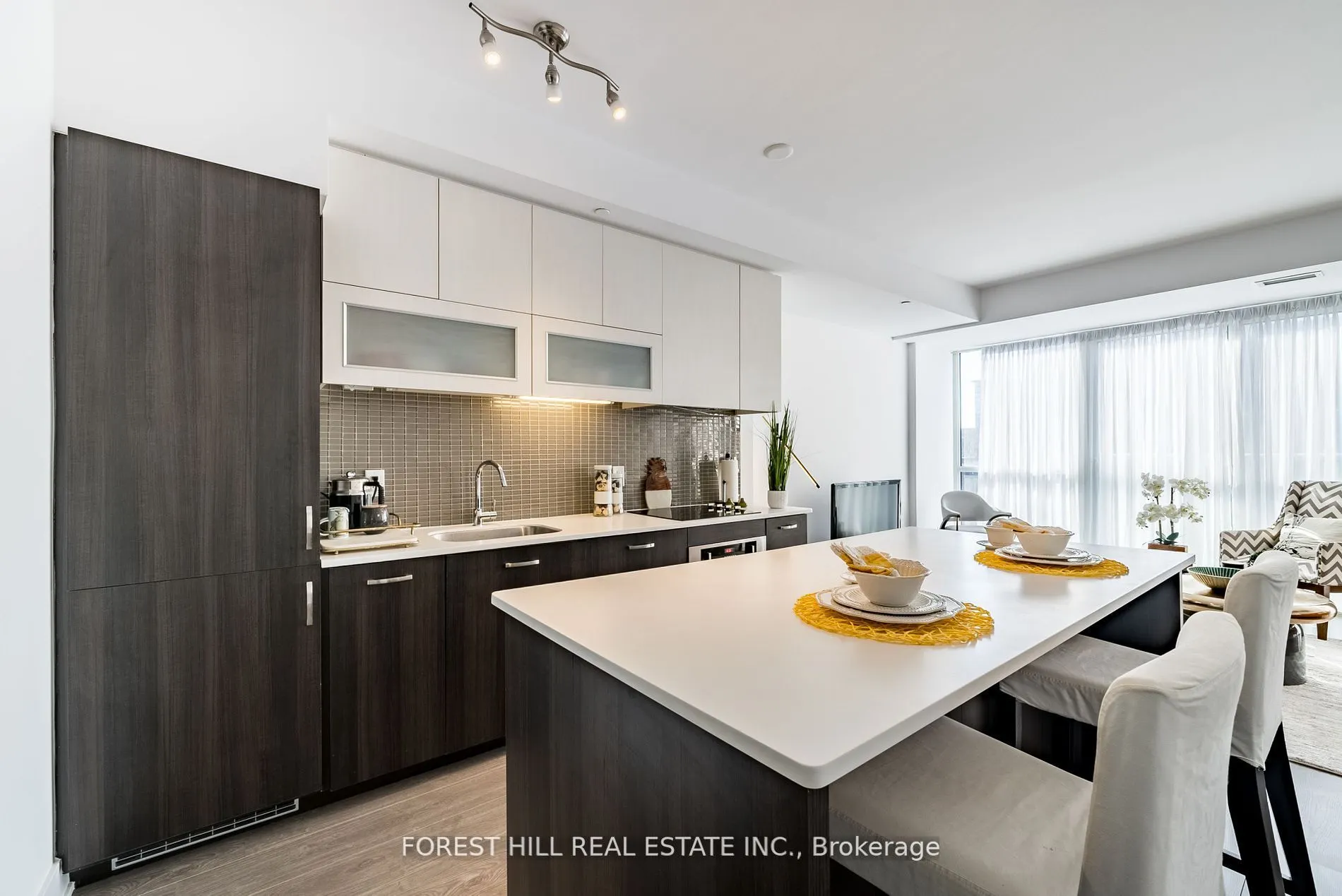 508 Wellingston Street, #802