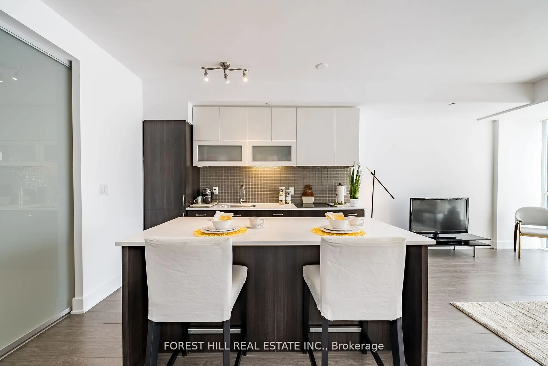 508 Wellingston Street, #802