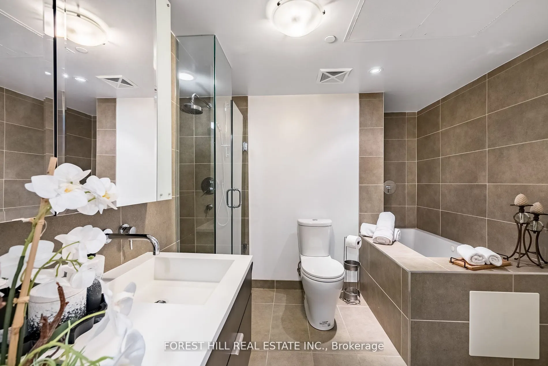 508 Wellingston Street, #802