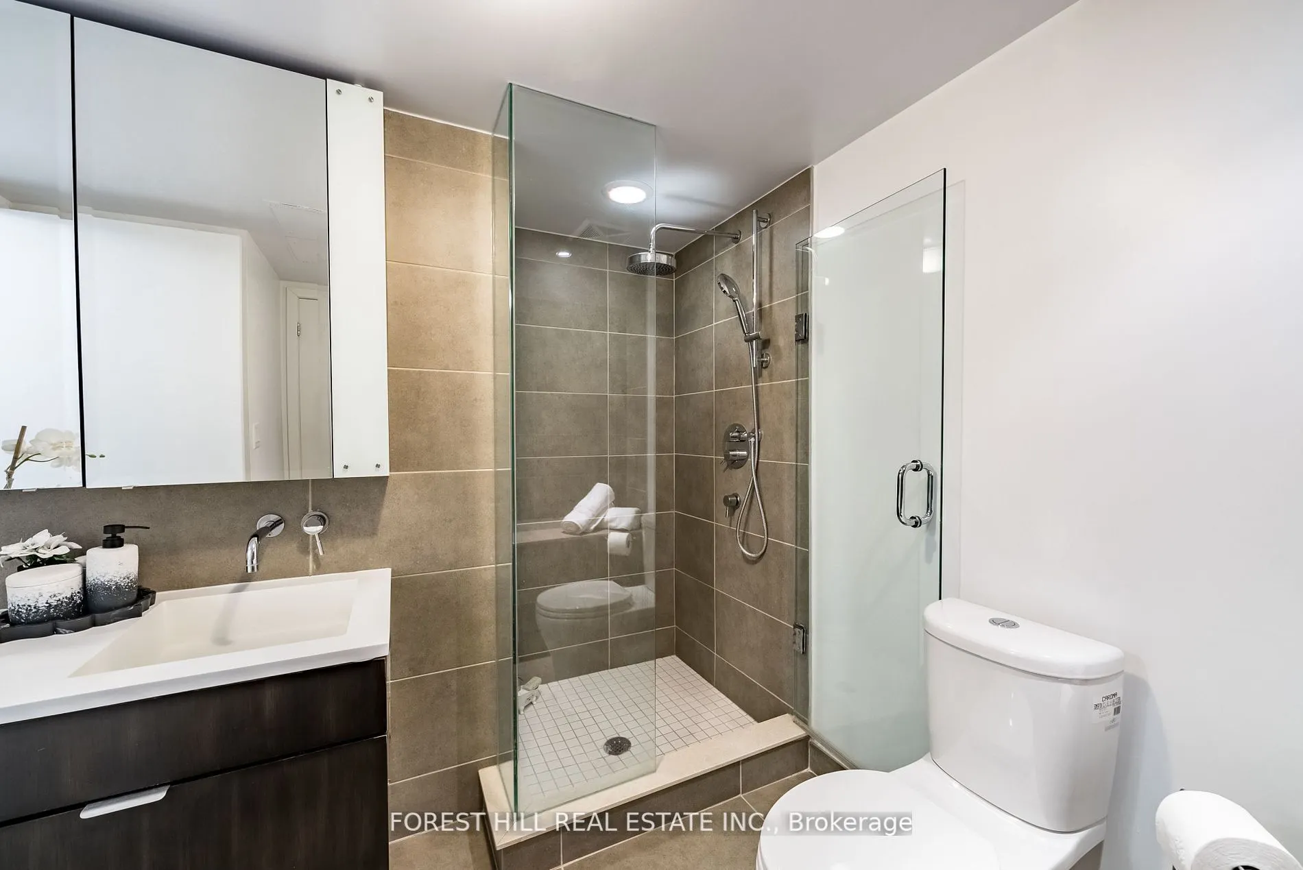 508 Wellingston Street, #802