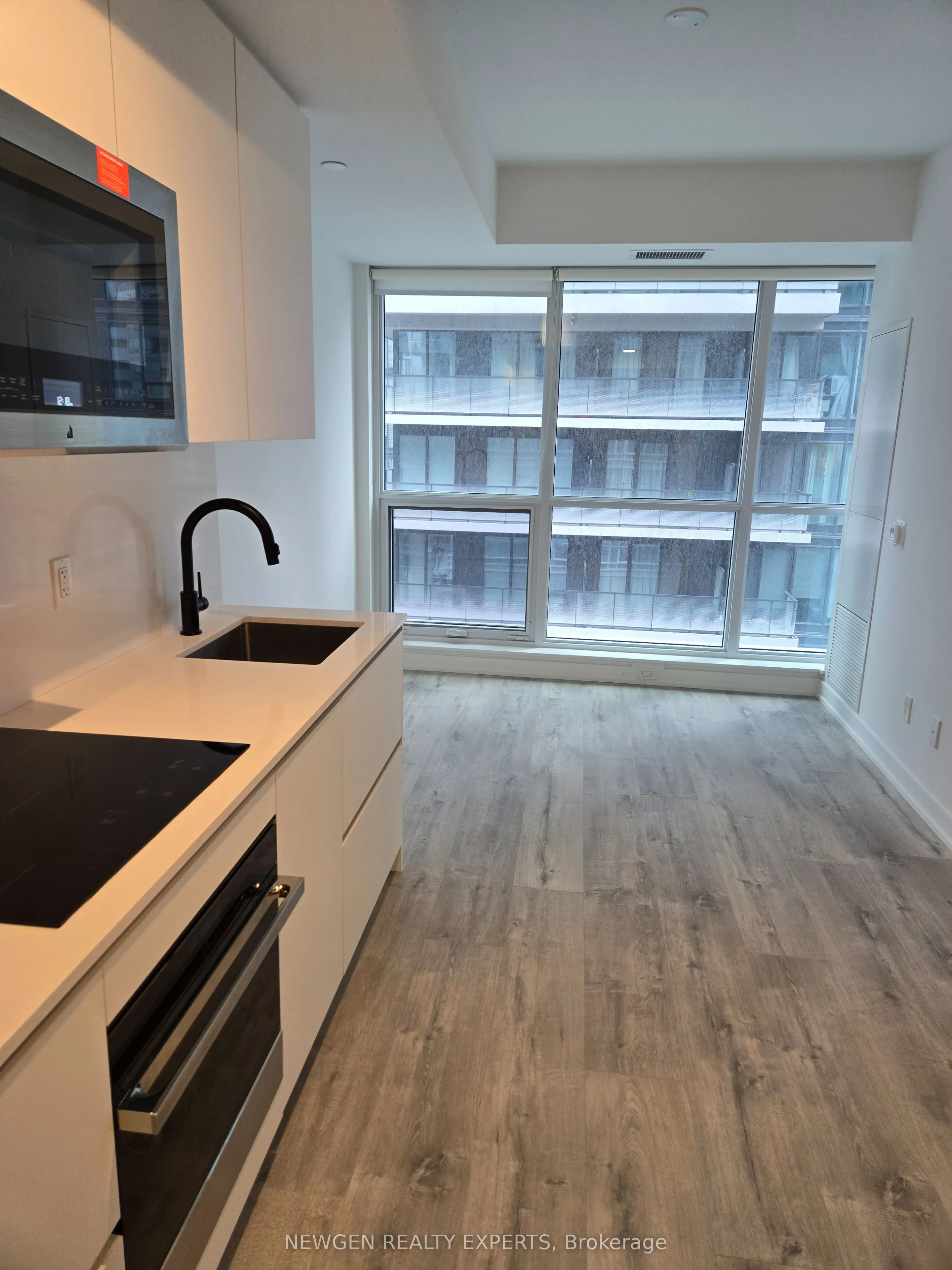 321 King Street W, #1504