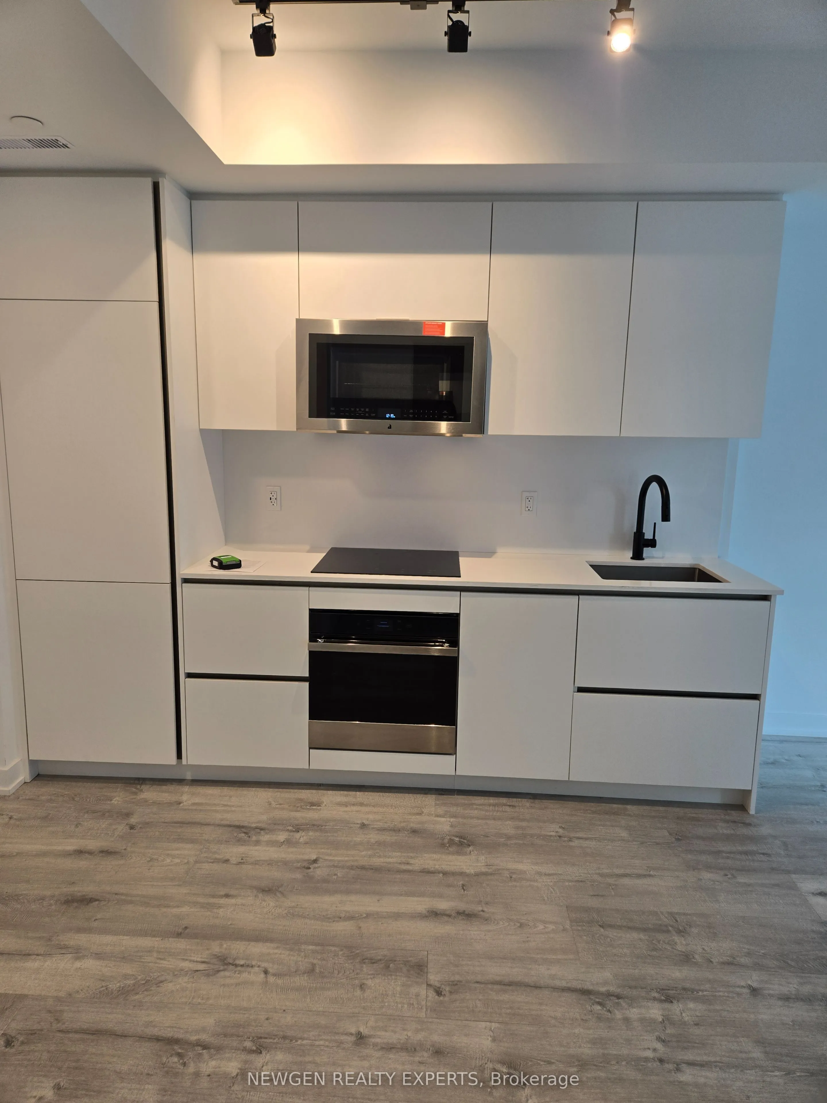 321 King Street W, #1504