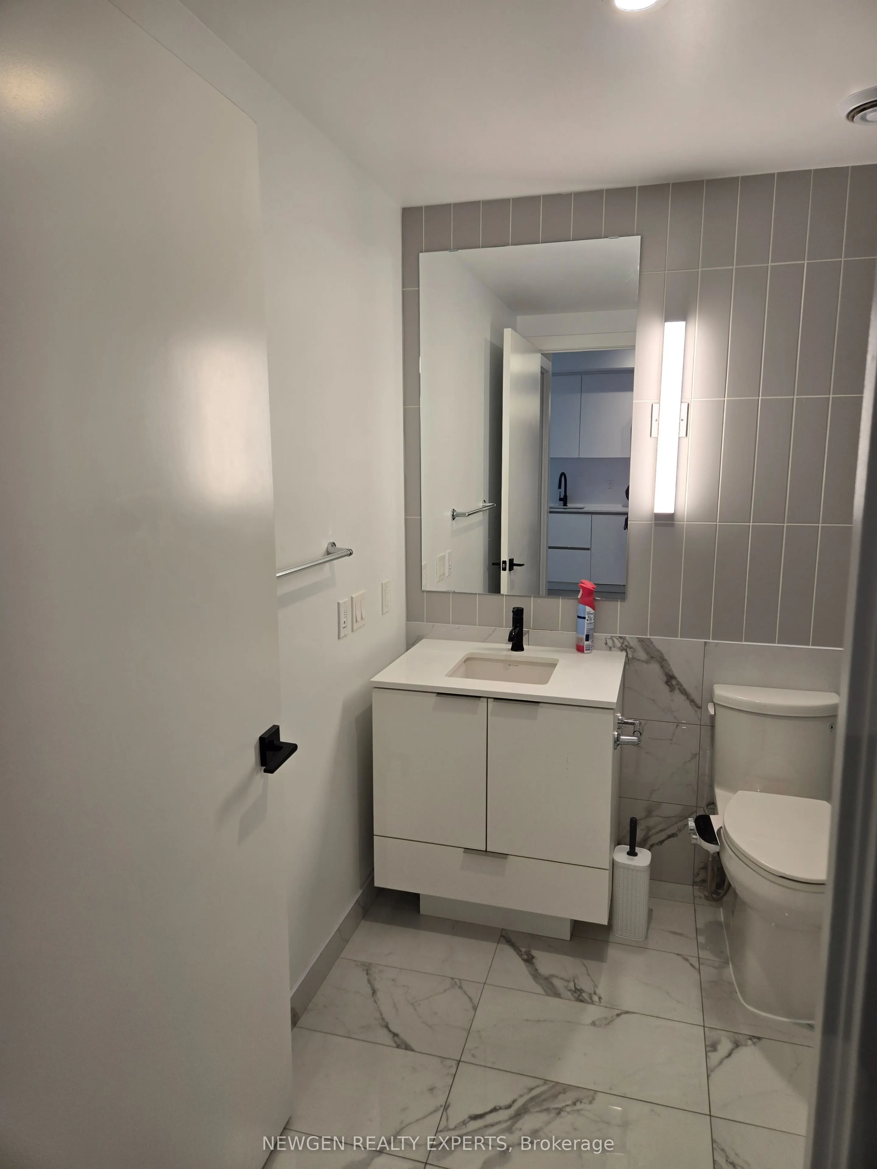 321 King Street W, #1504
