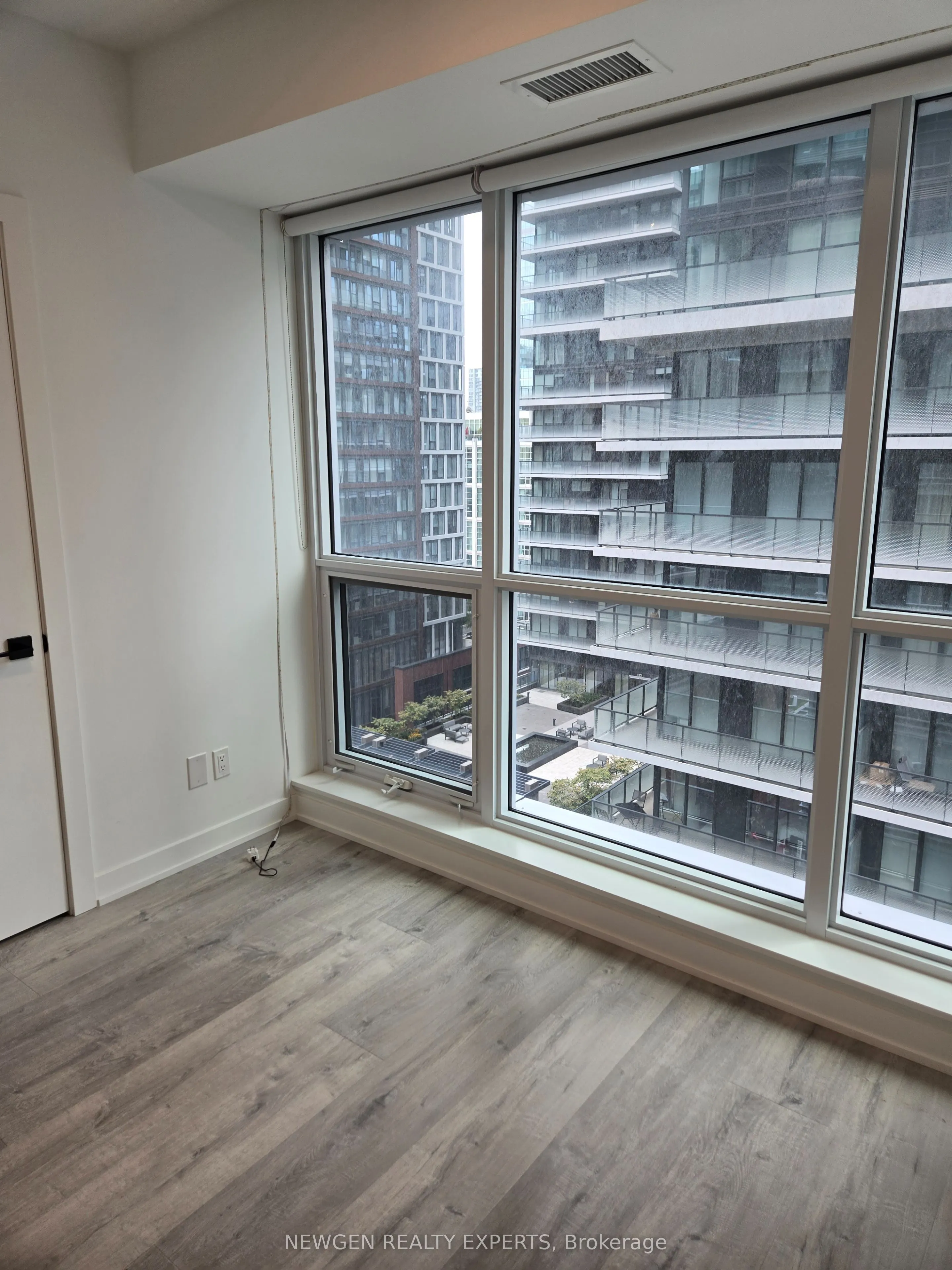 321 King Street W, #1504
