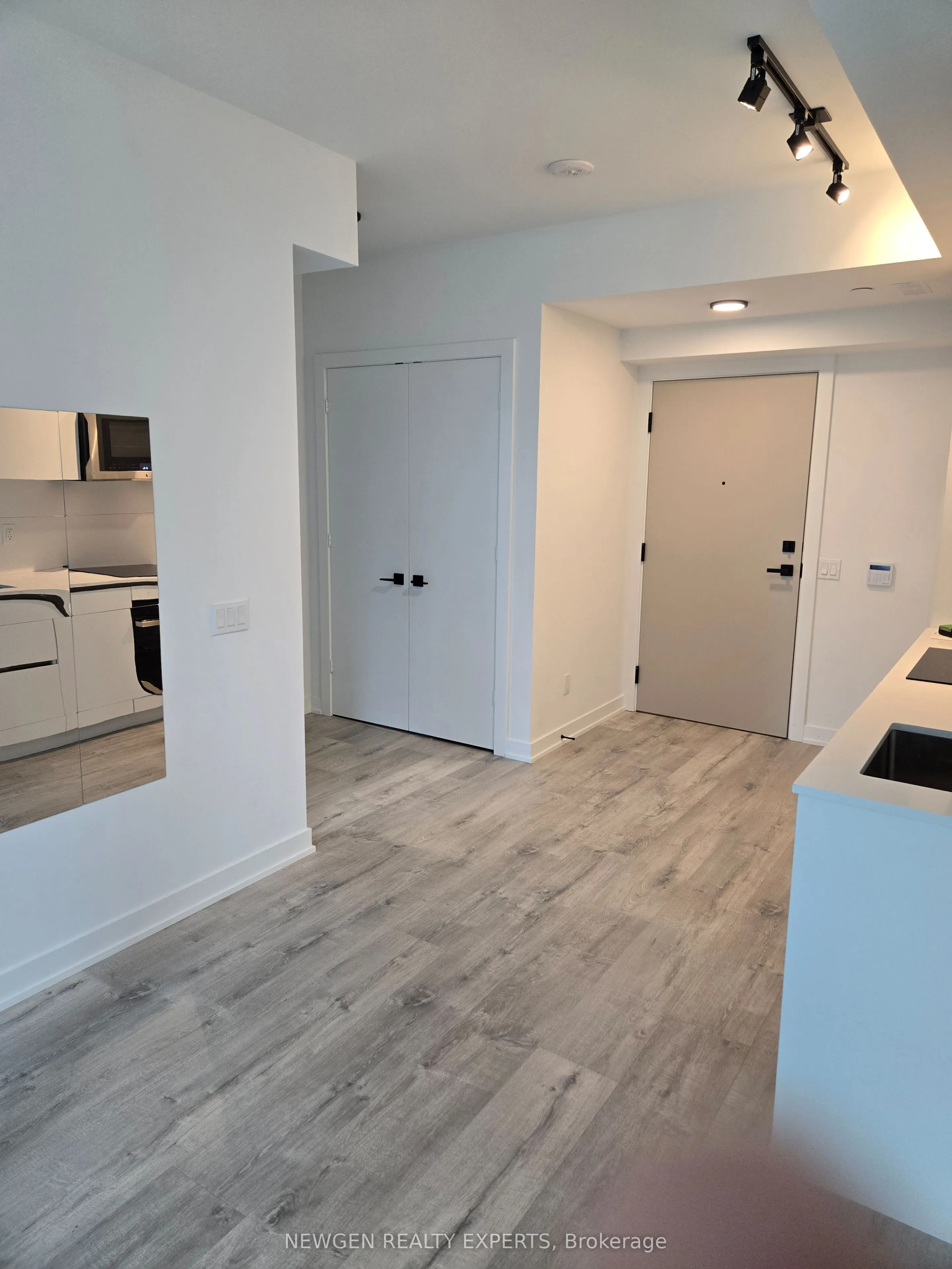 321 King Street W, #1504