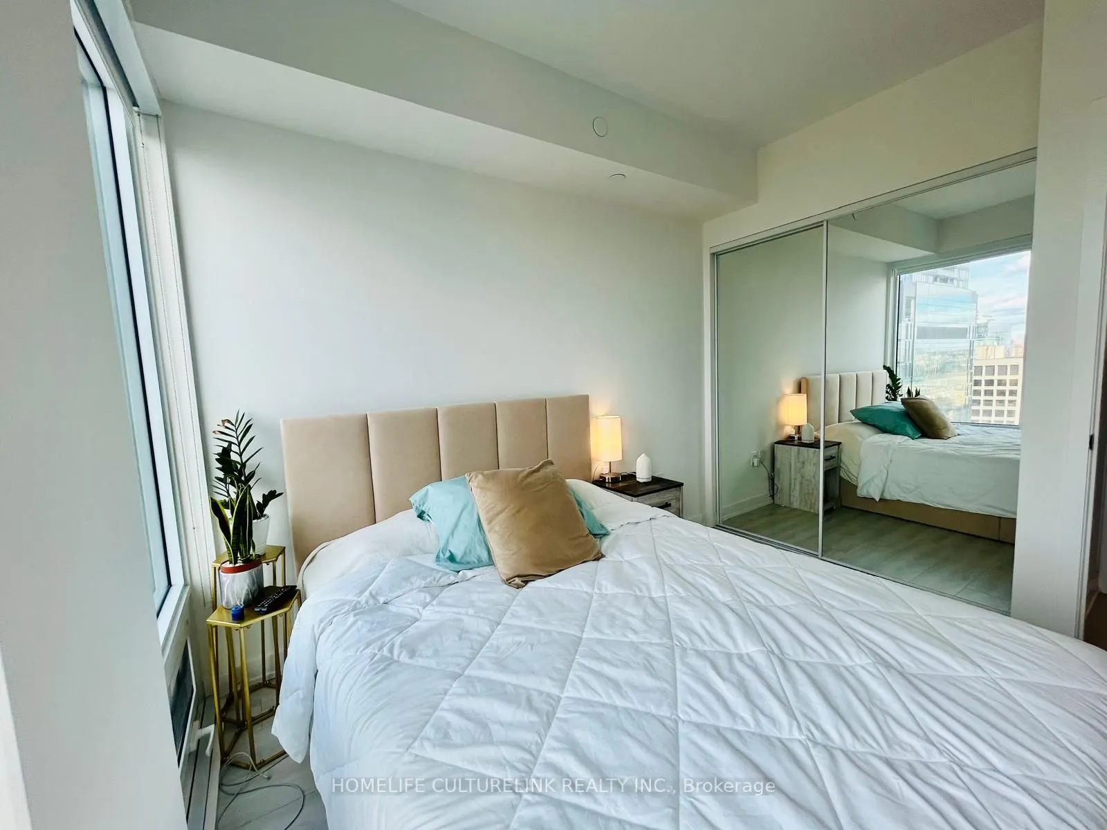 238 Simcoe Street, #2210
