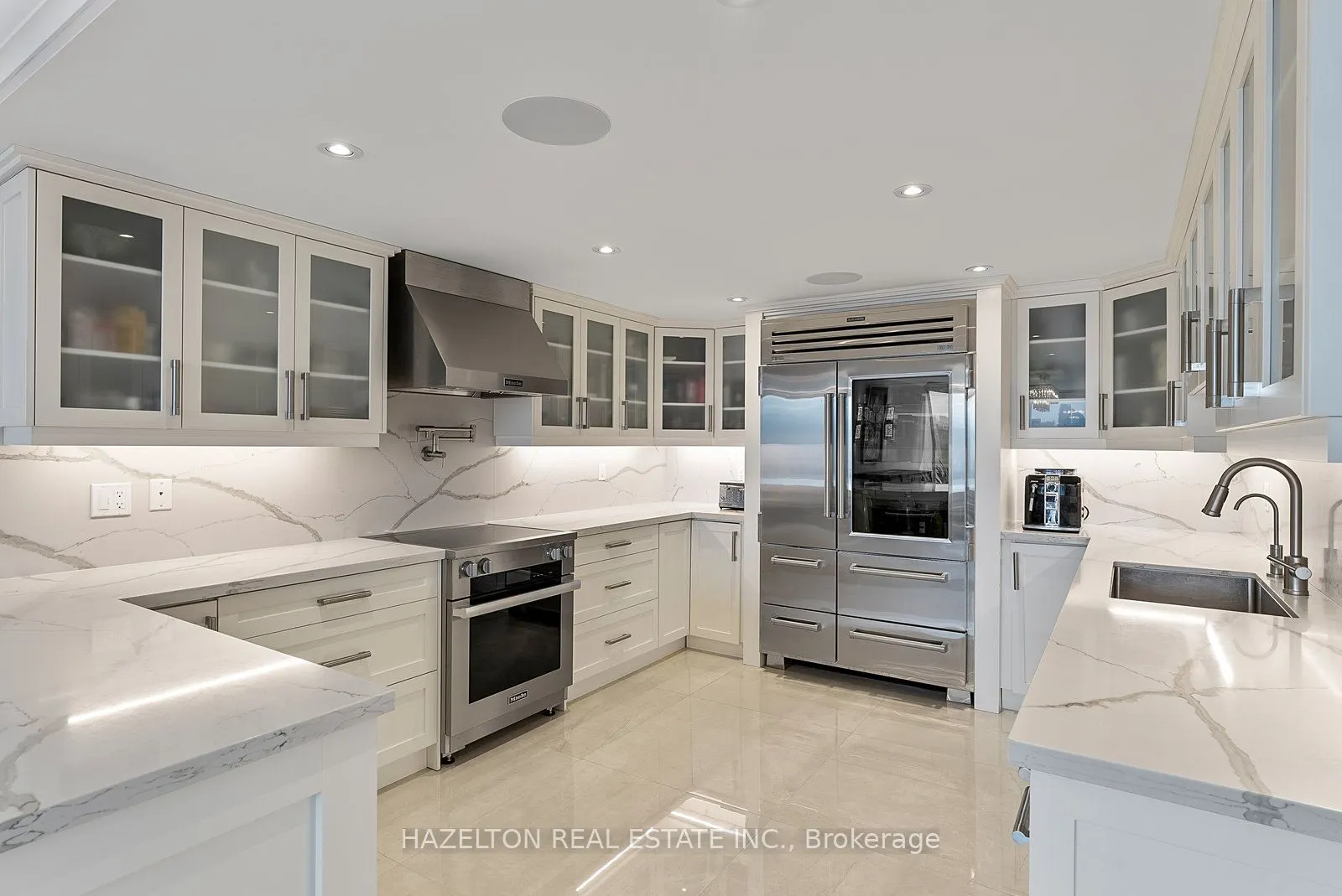 110 Bloor Street W, #2008