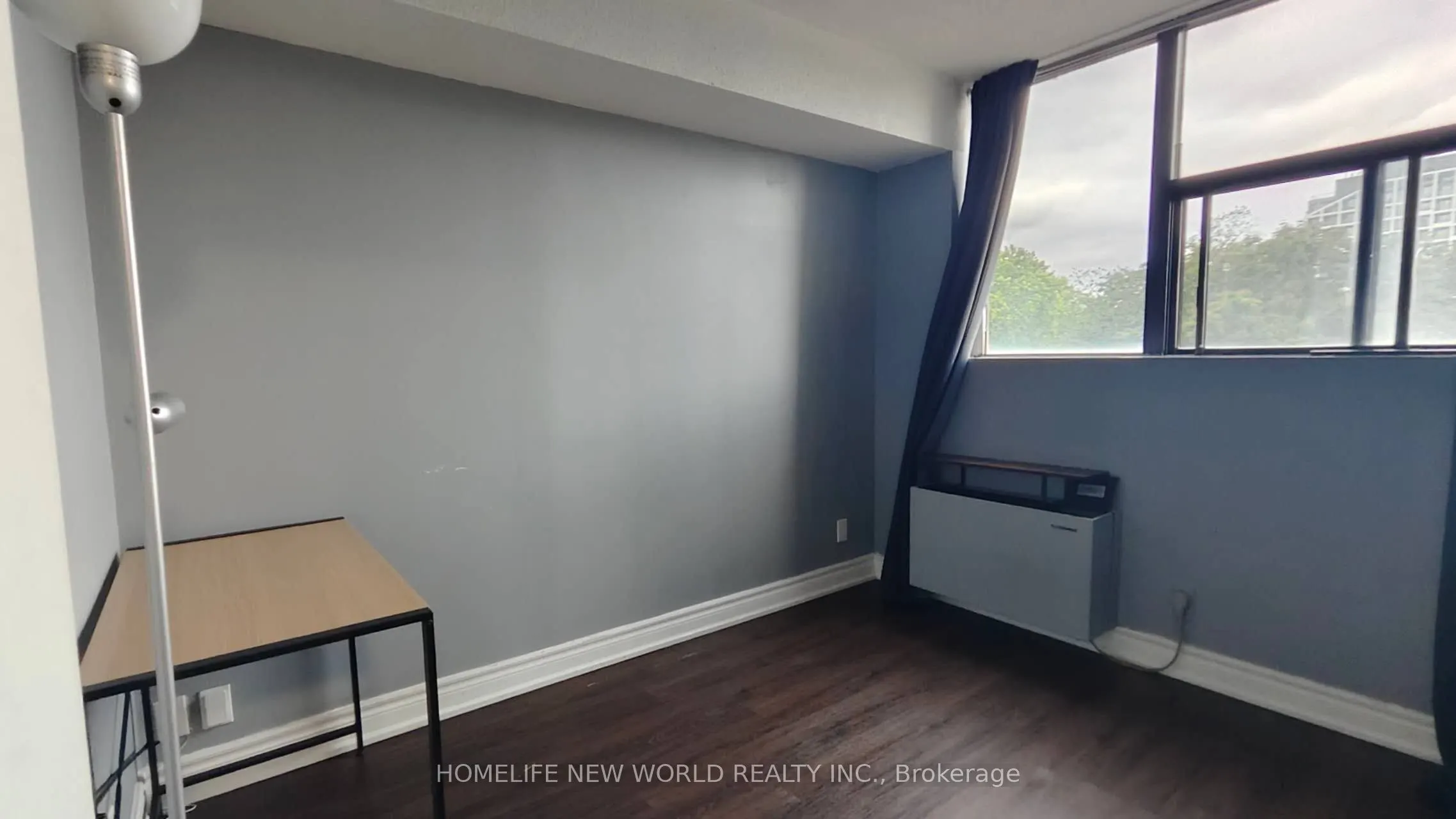 519 Dundas Street W, #401